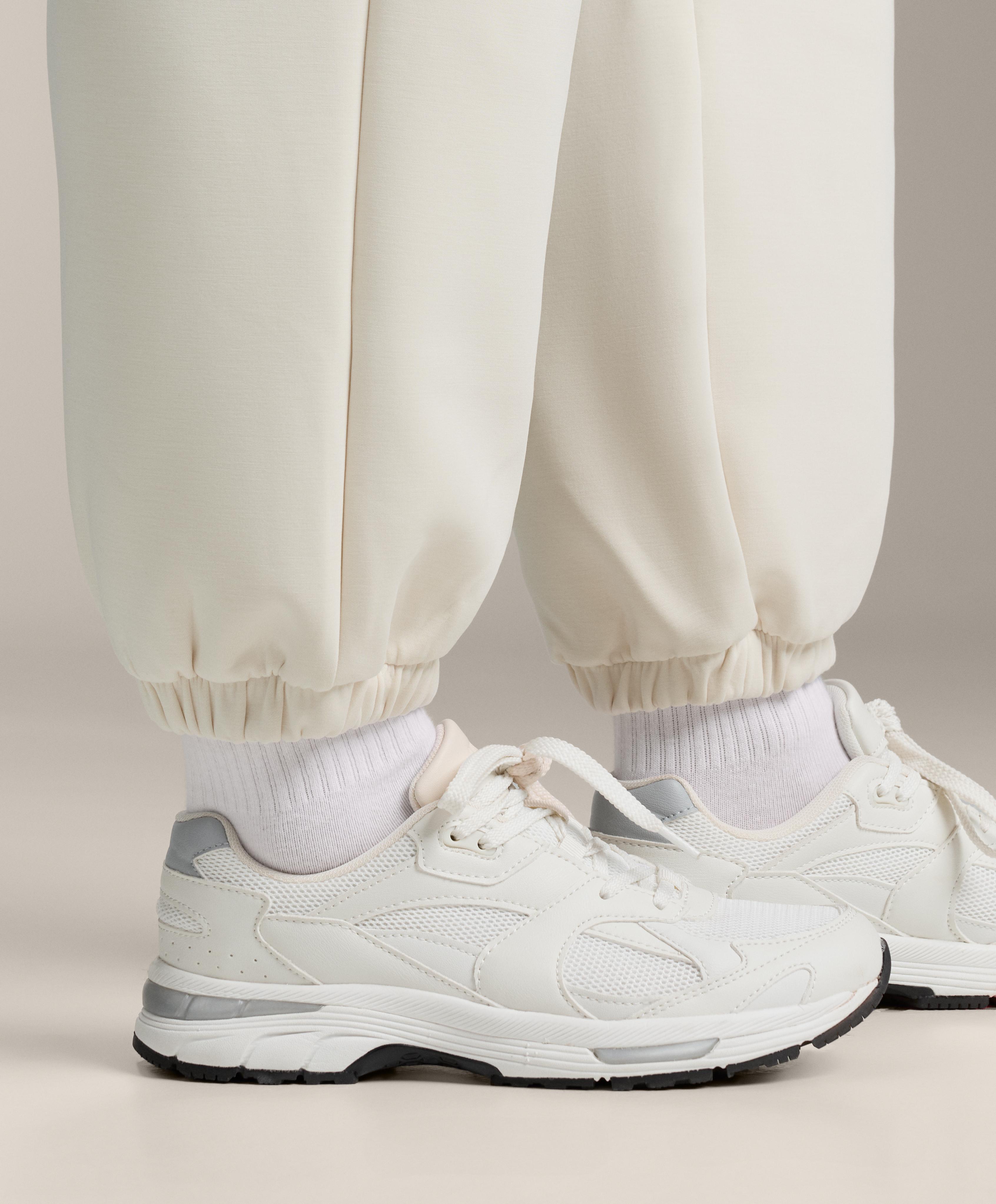 RUNNING STYLE SHOE