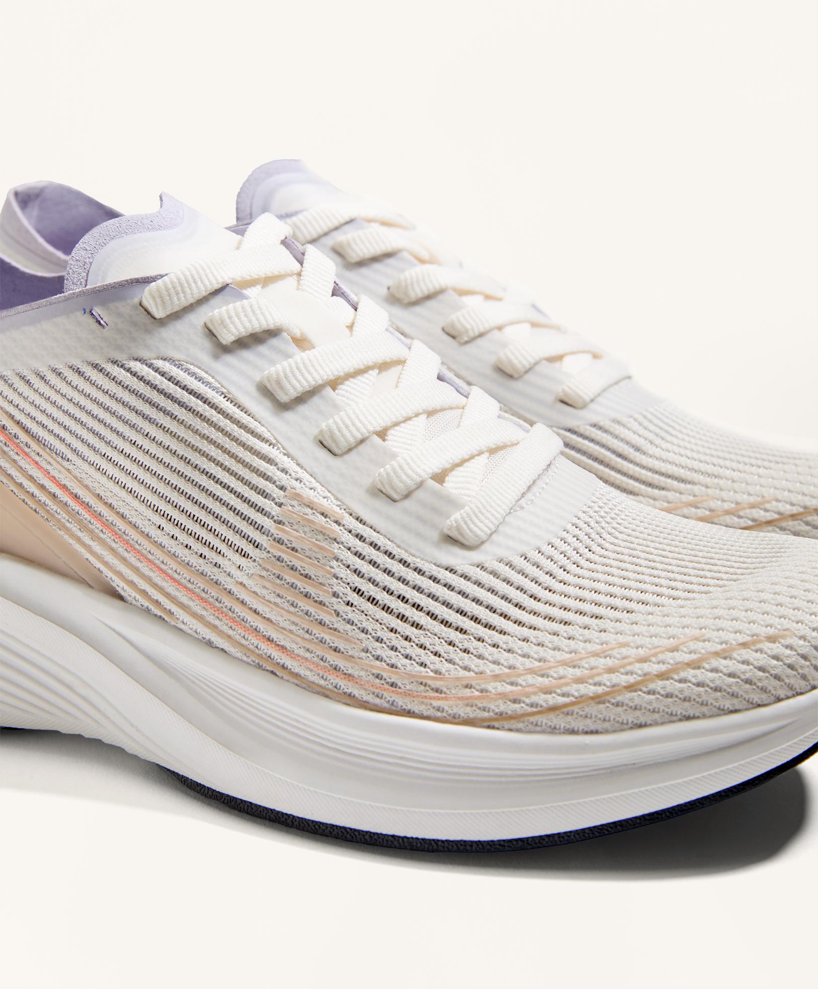 RUNNING SHOES