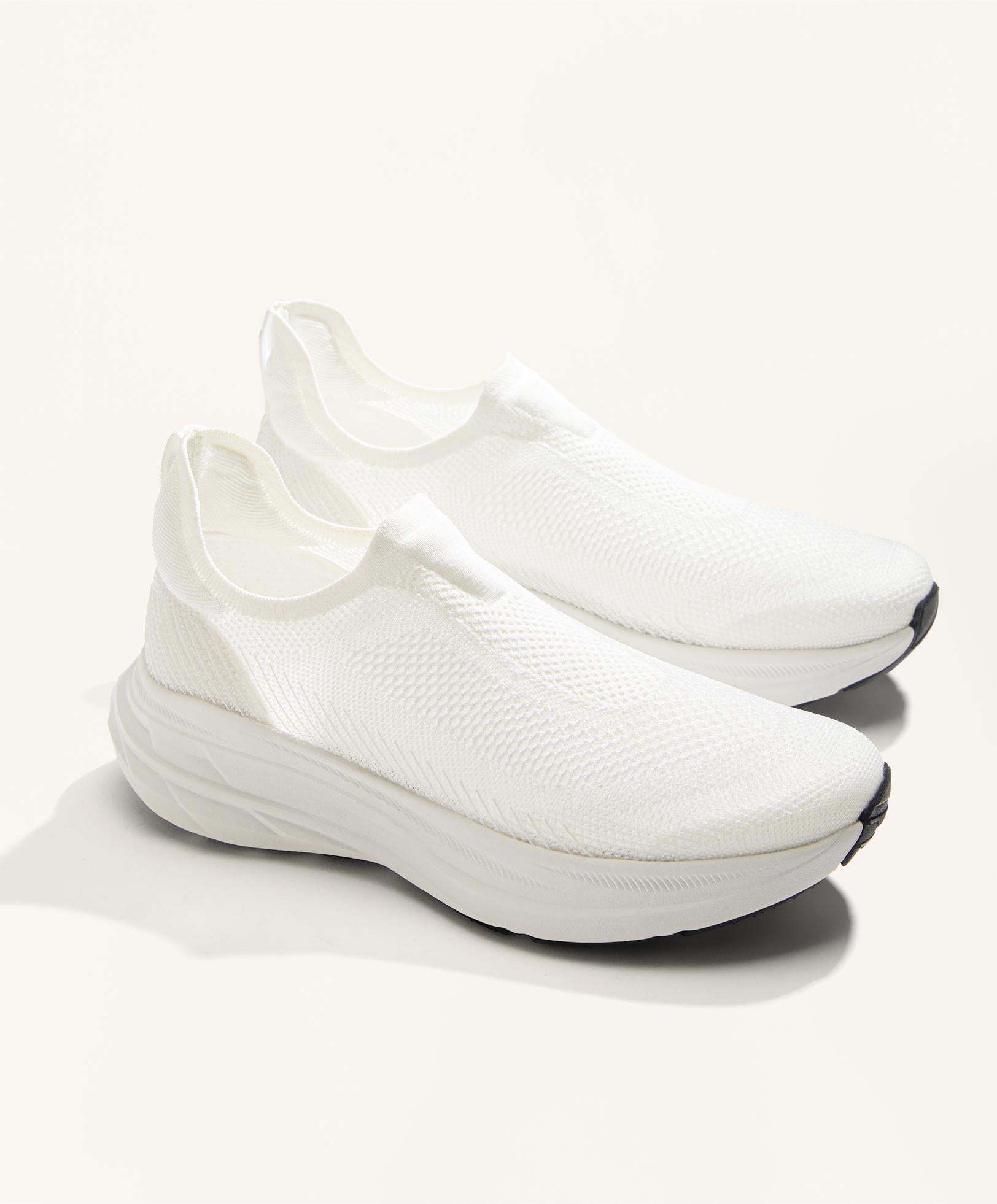 ENTRY LEVEL LACELESS RUNNING SHOE