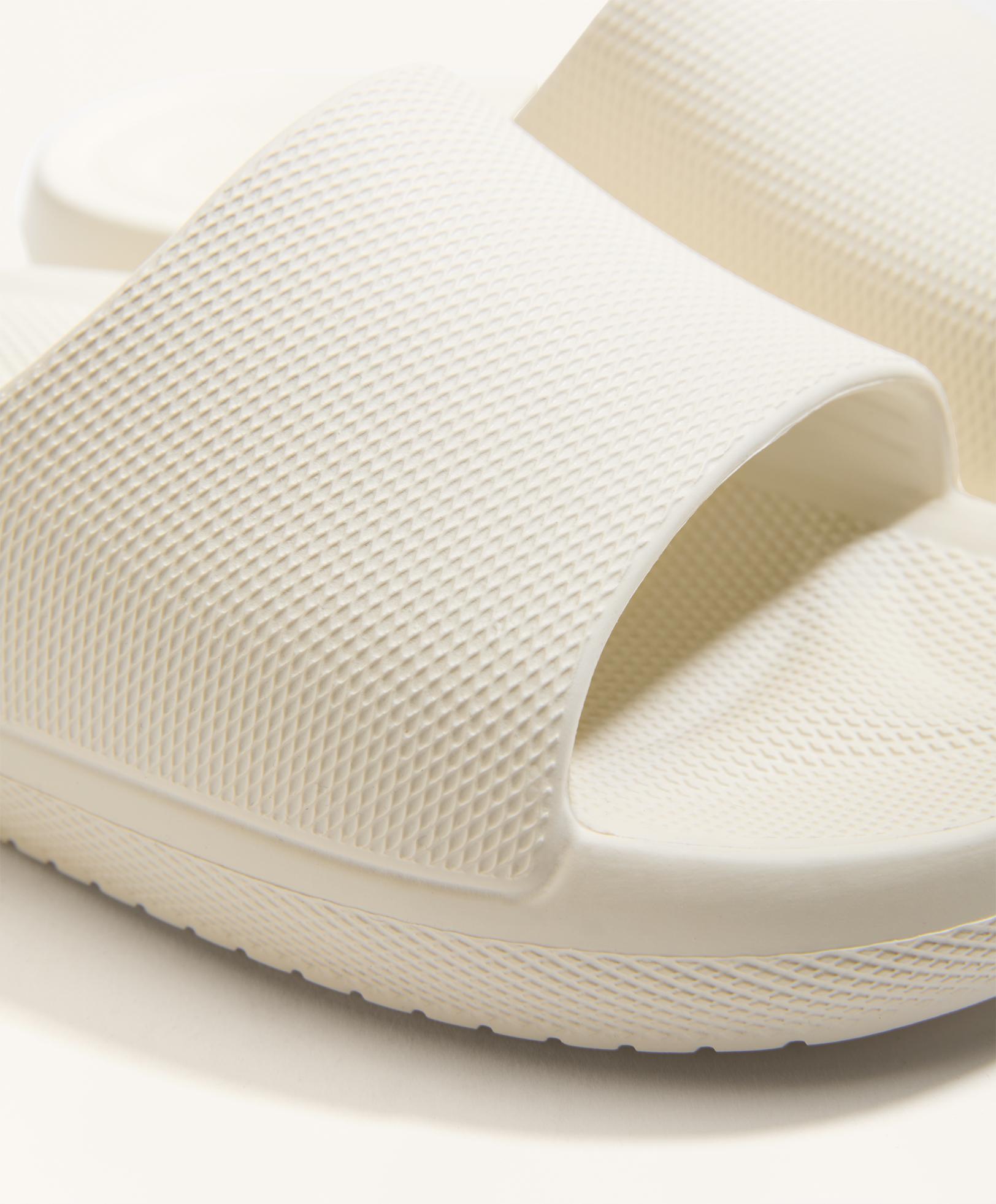 BEACHWEAR SANDALS