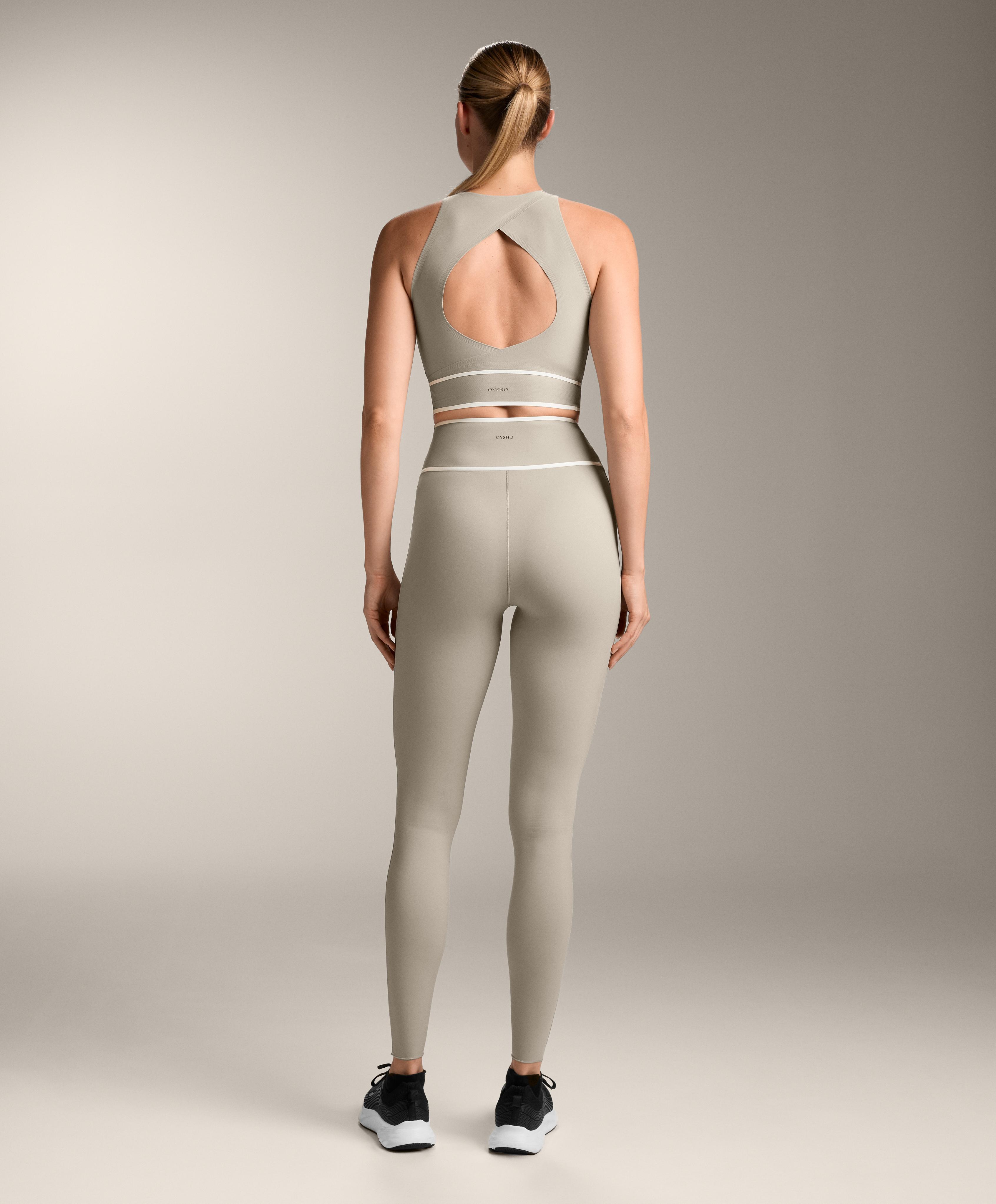 PERFECT ADAPT CROSSOVER STRAP TANK TOP