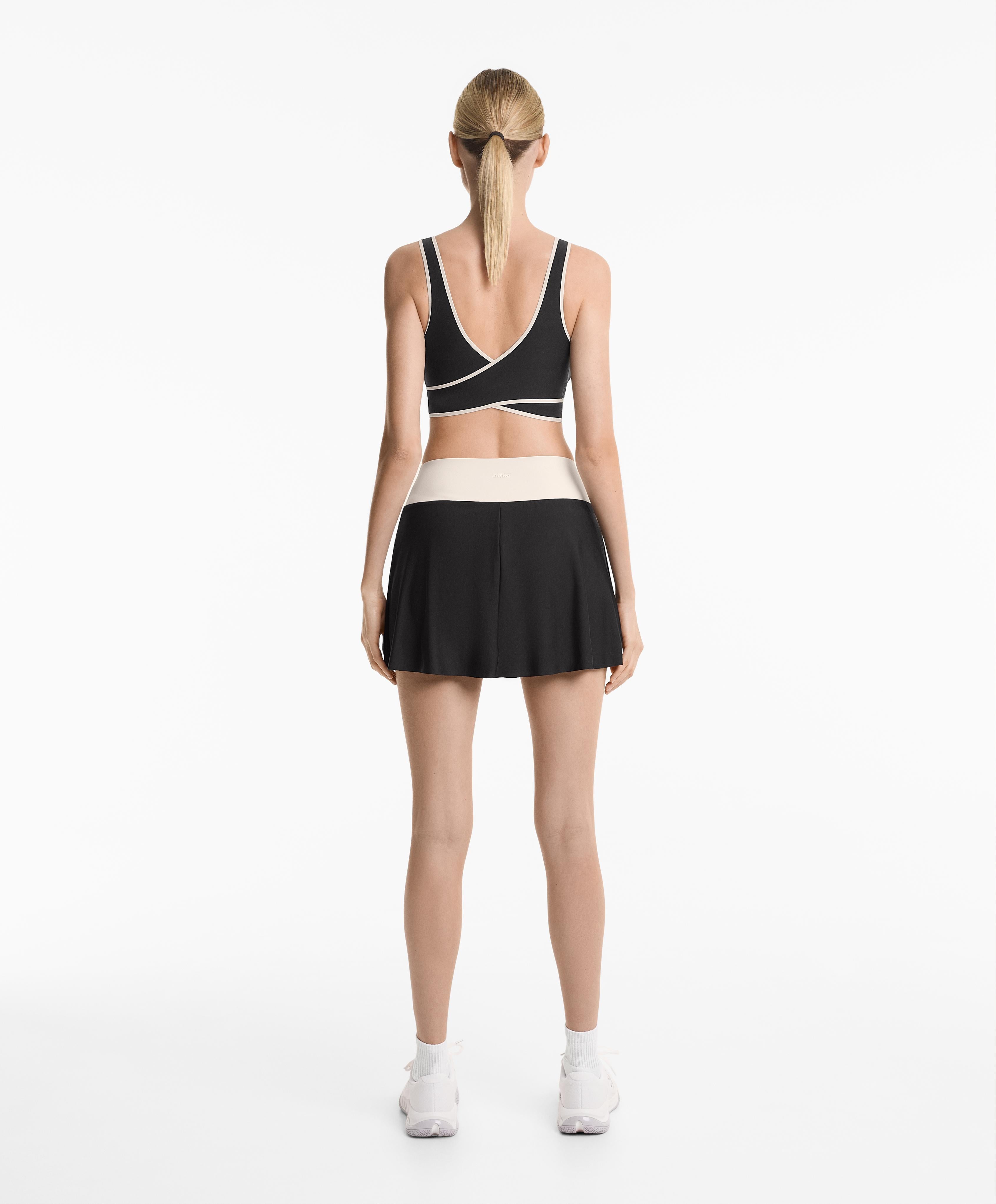 PERFECT ADAPT V WAIST SKIRT