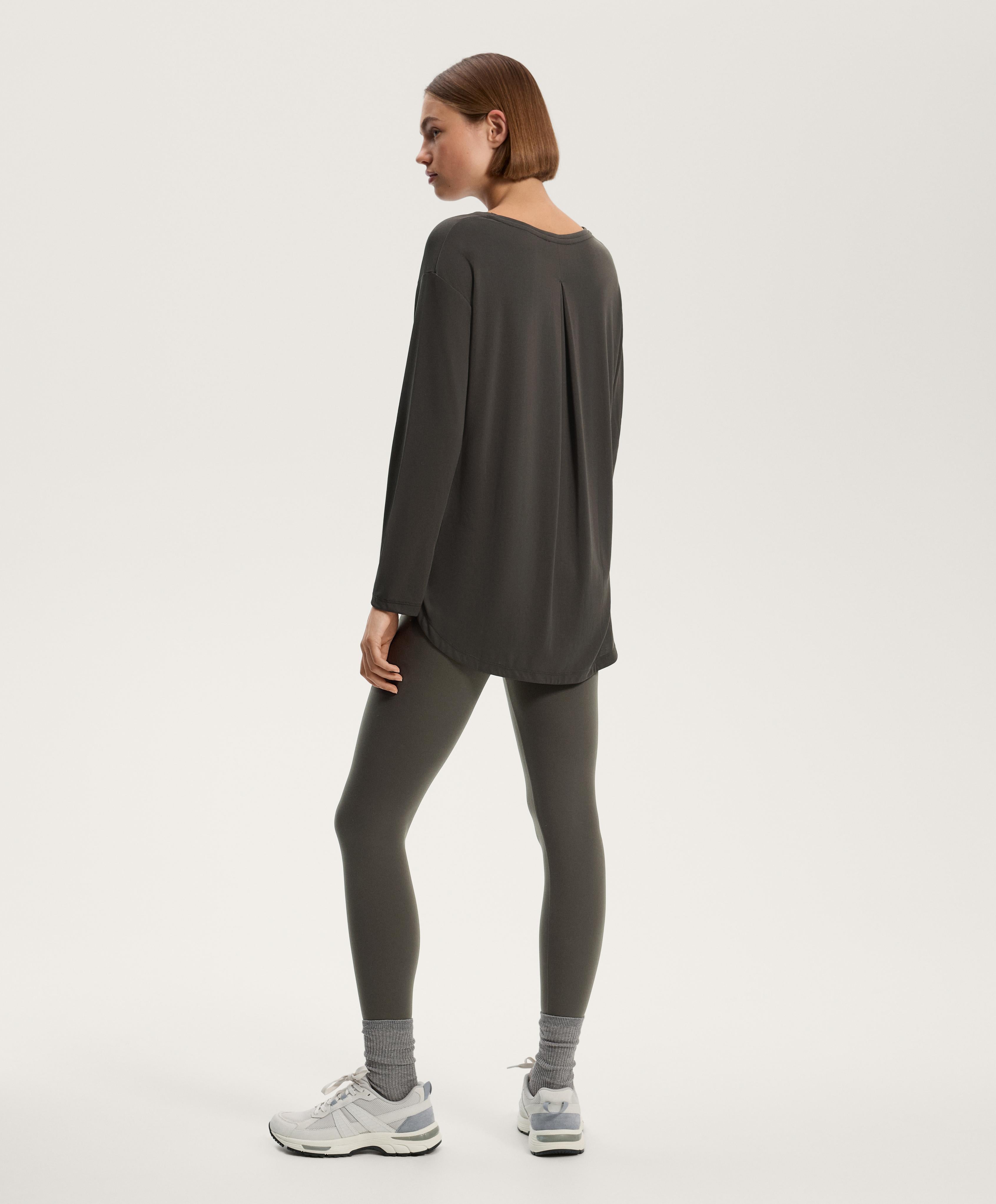 LONG SLEEVE T SHIRT WITH BACK PLEAT IN A MODAL BLEND