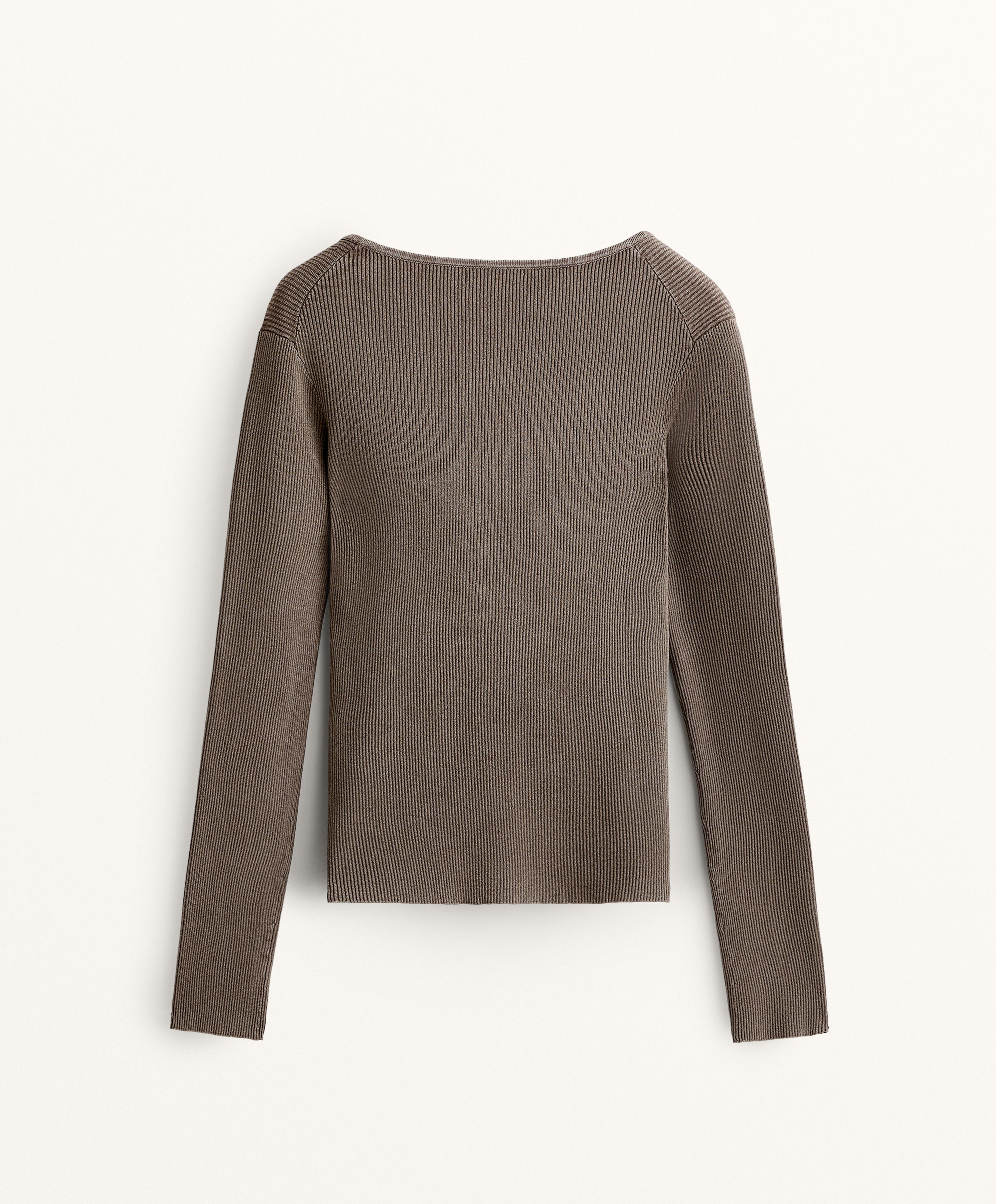 BUTTON ROUND NECK T SHIRT