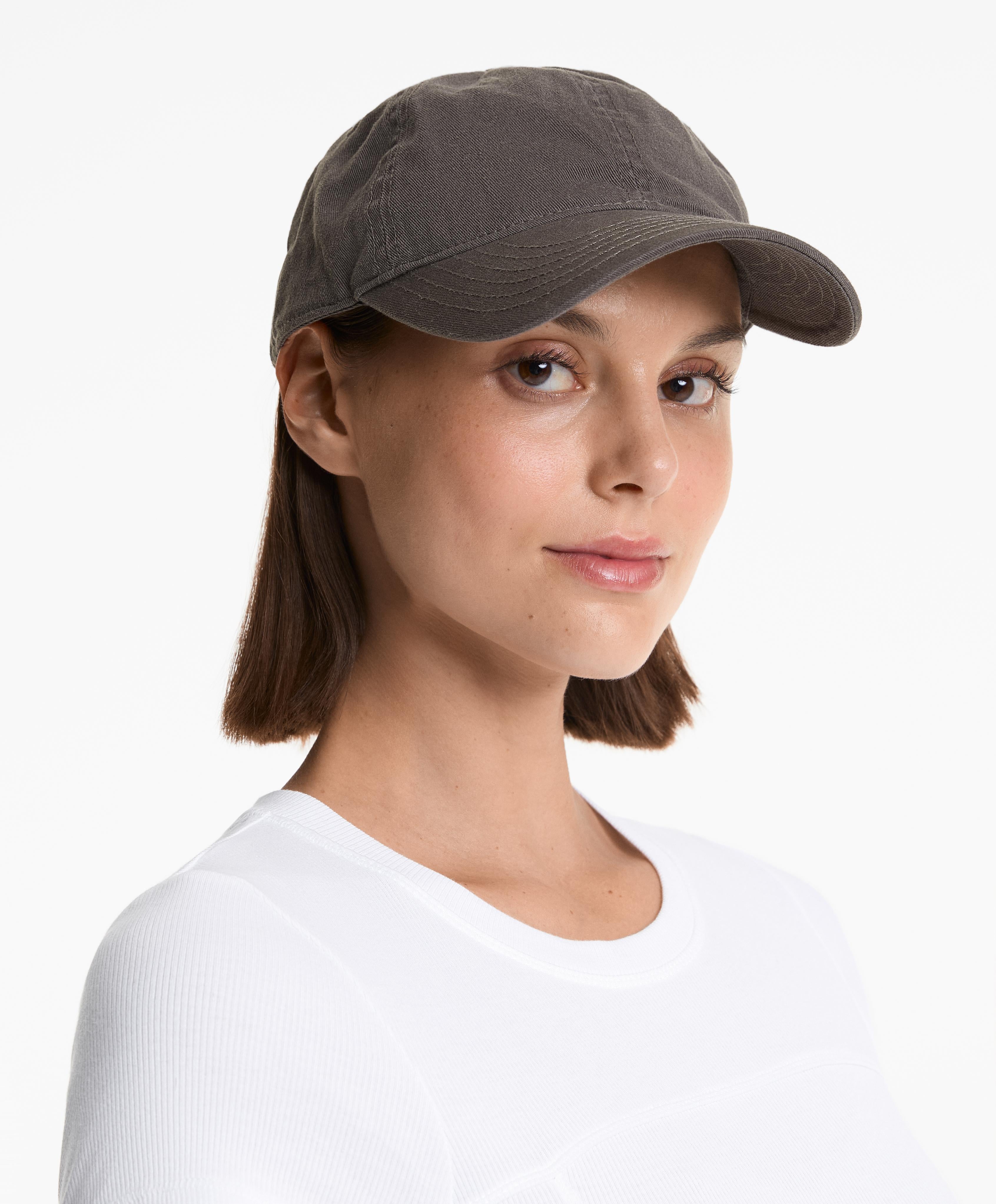 100% COTTON CAP WITH WASHED EFFECT