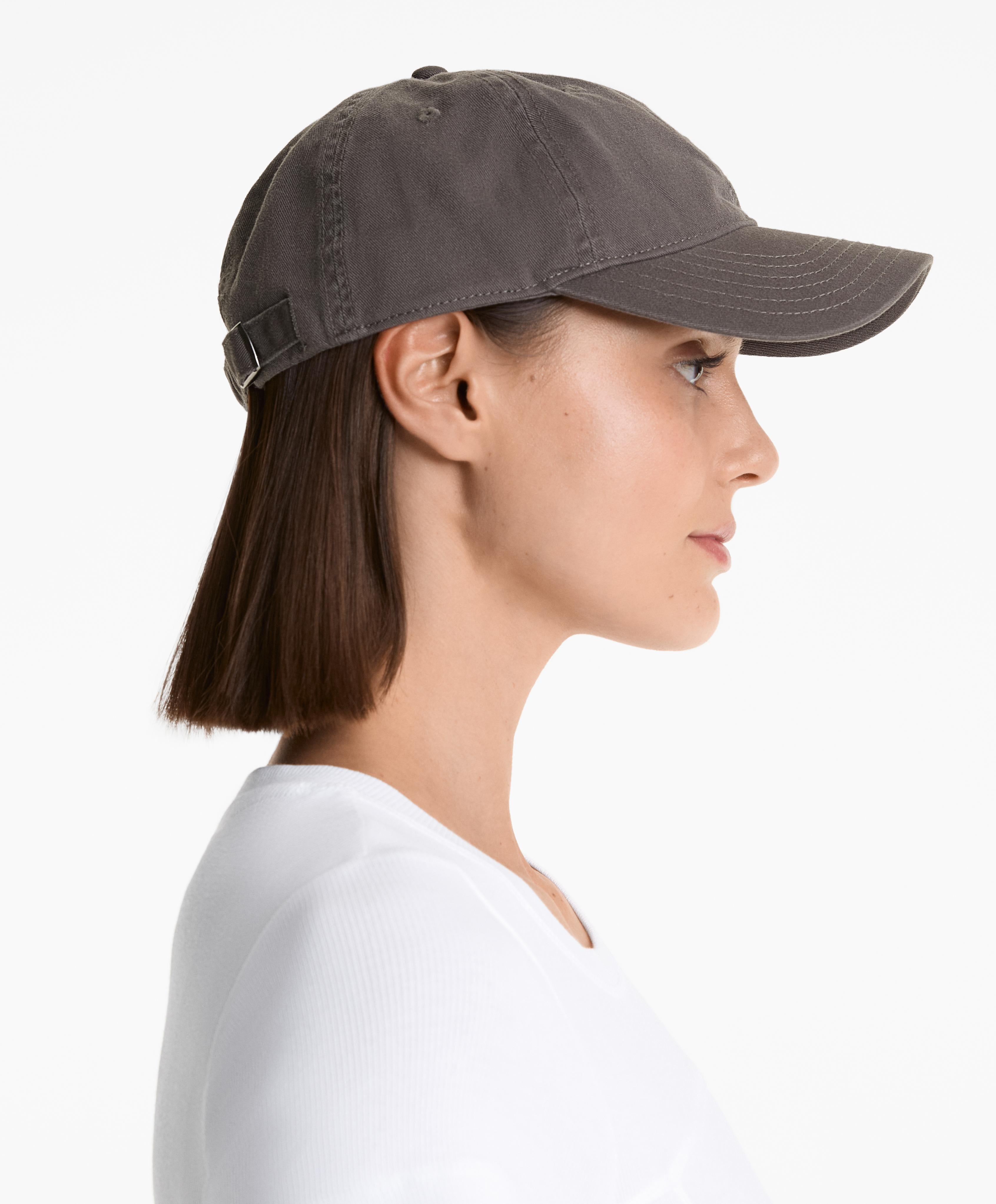 100% COTTON CAP WITH WASHED EFFECT