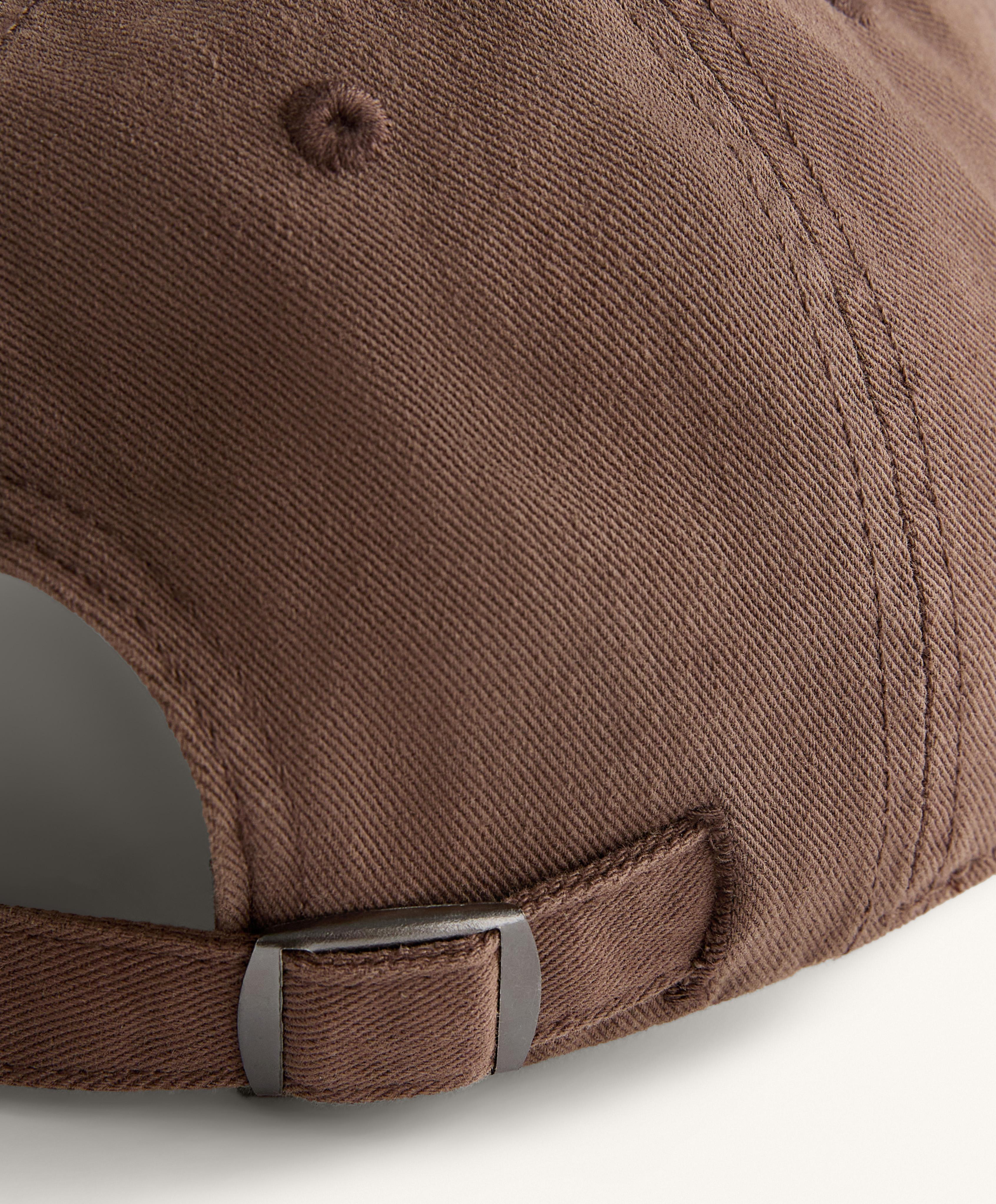 100% COTTON CAP WITH WASHED EFFECT