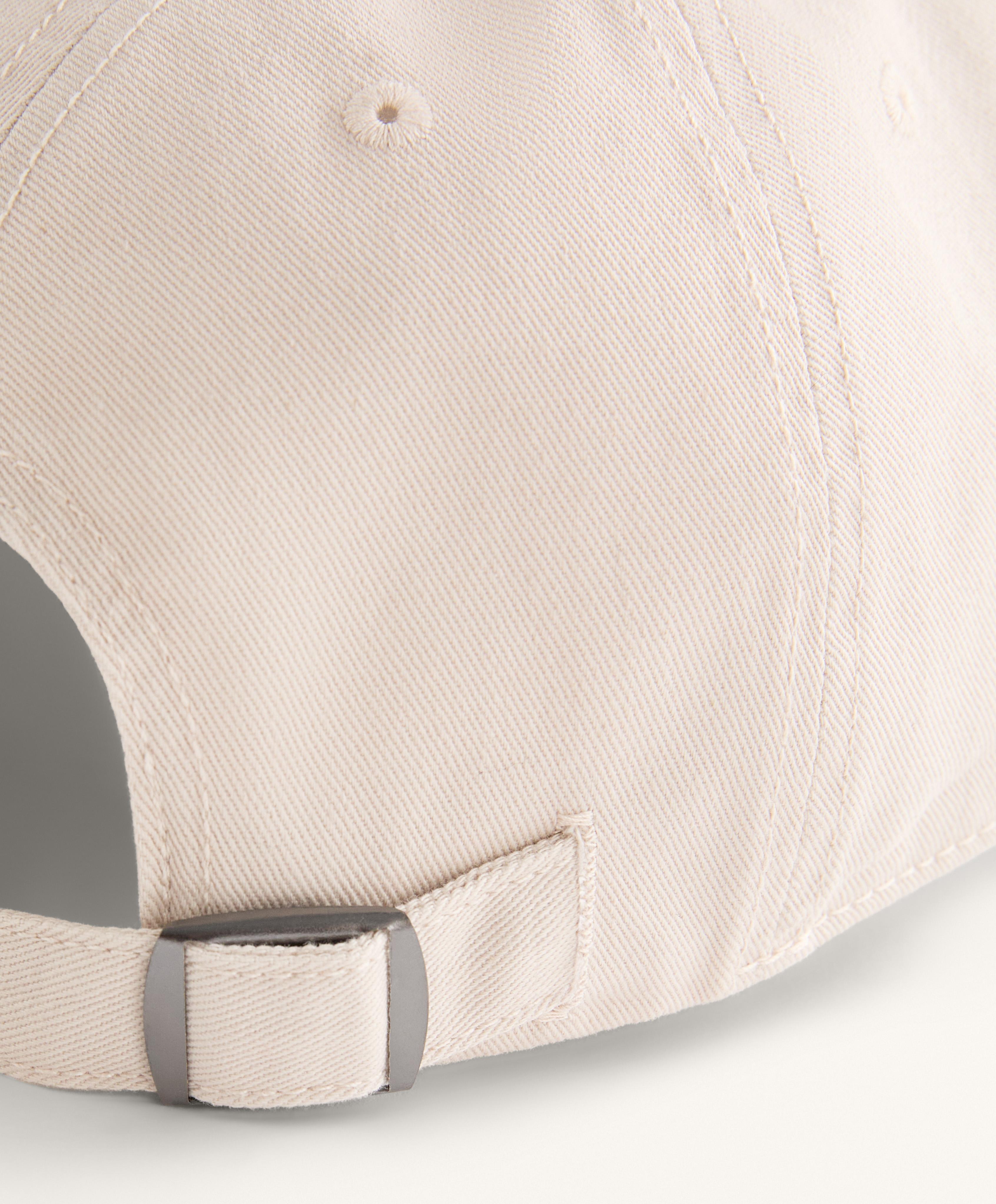 100% COTTON CAP WITH WASHED EFFECT
