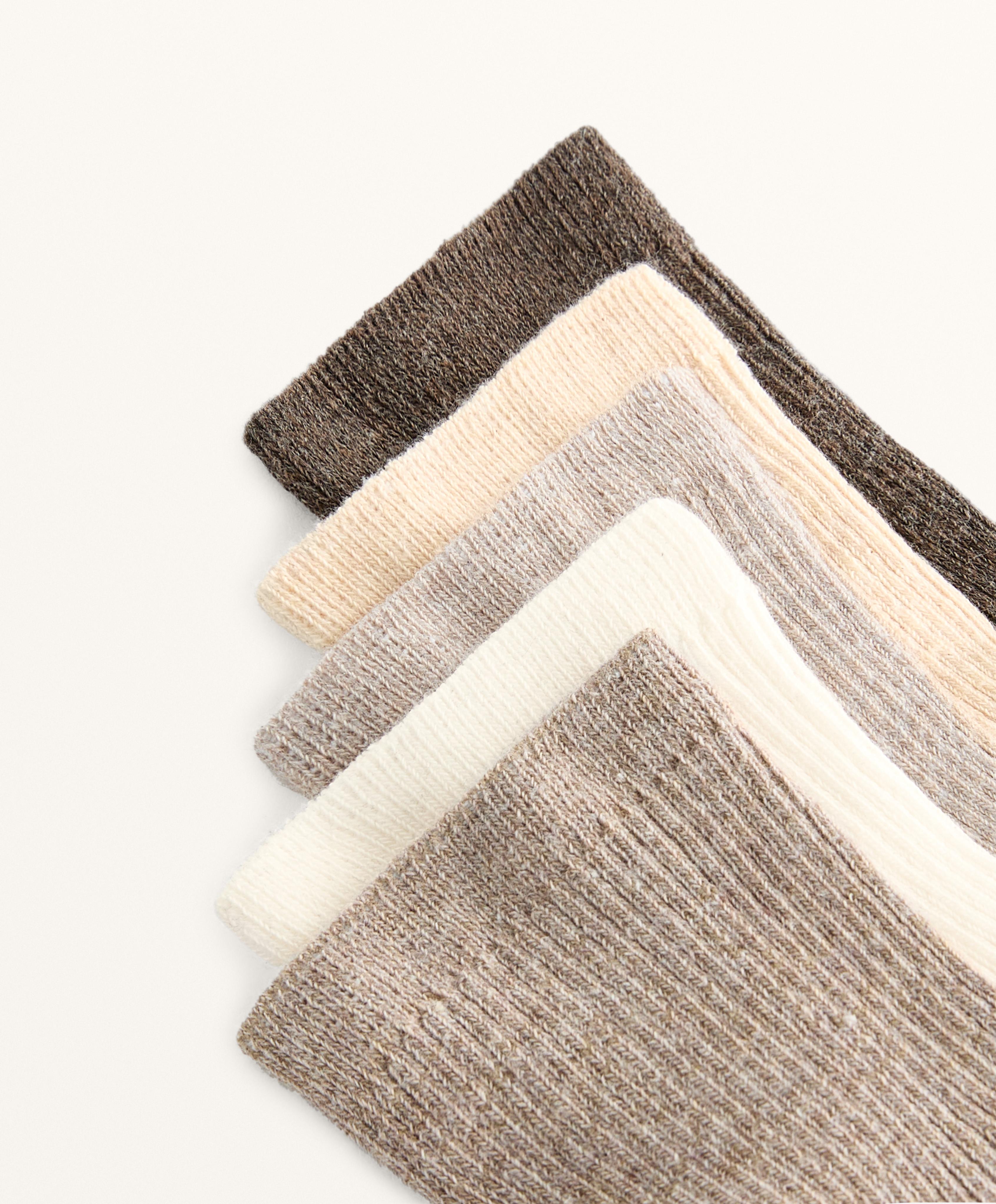 5 PAIRS OF QUARTER SOCKS WITH COTTON