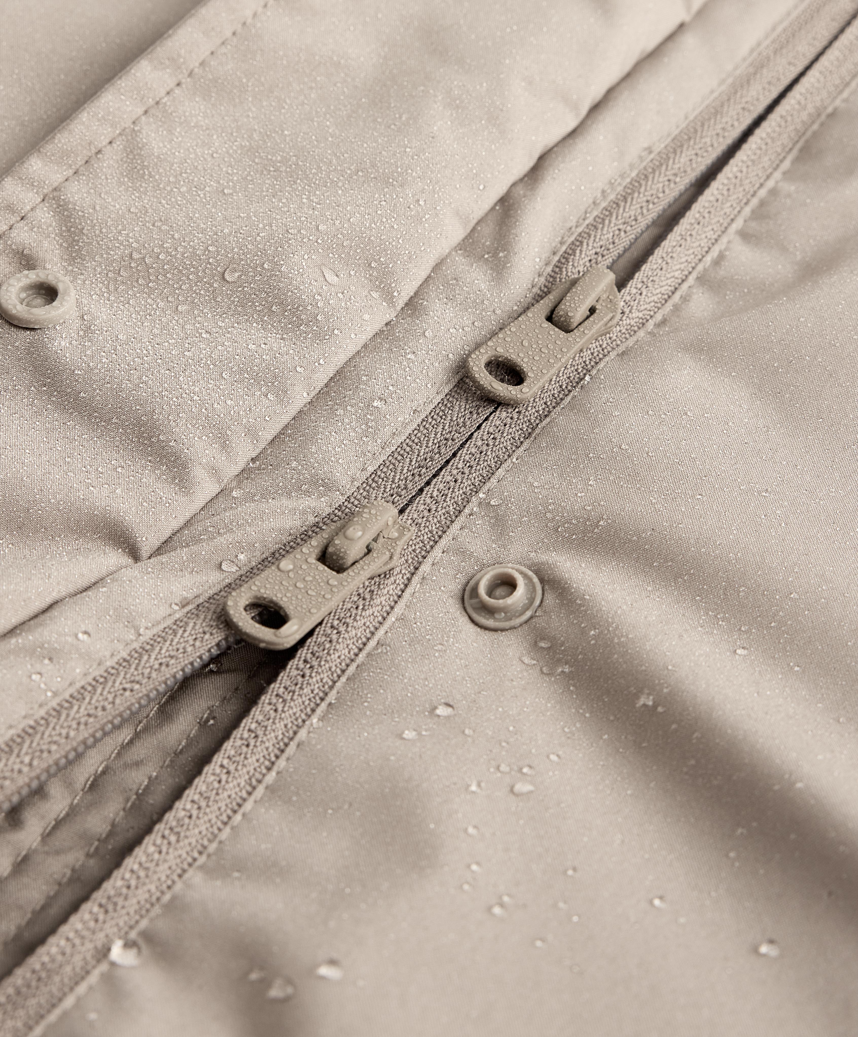 LIGHTWEIGHT 10K THINDOWNTM WATERPROOF PADDED JACKET