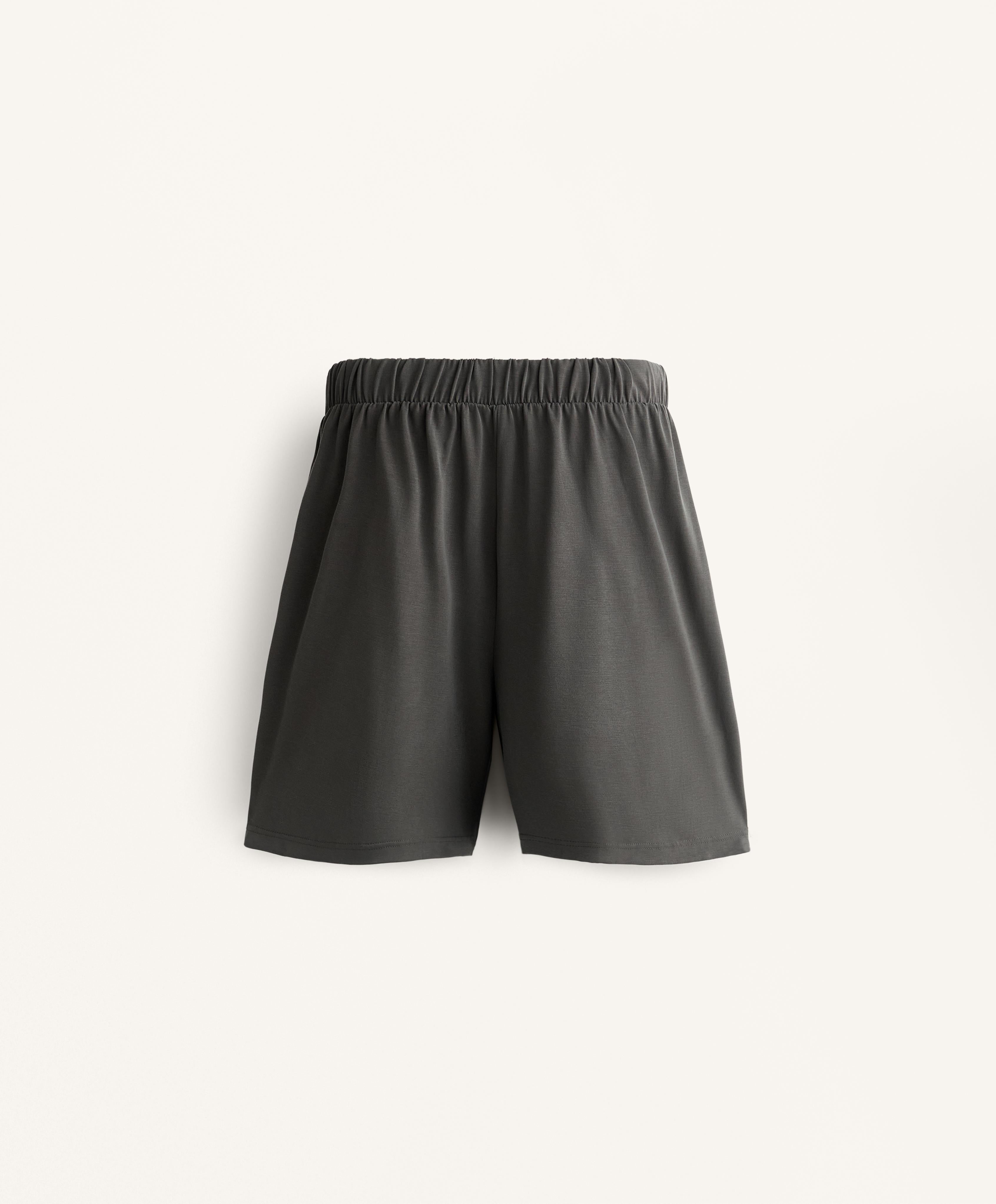 FLOWING PLEATED BERMUDA SHORTS WITH MODAL