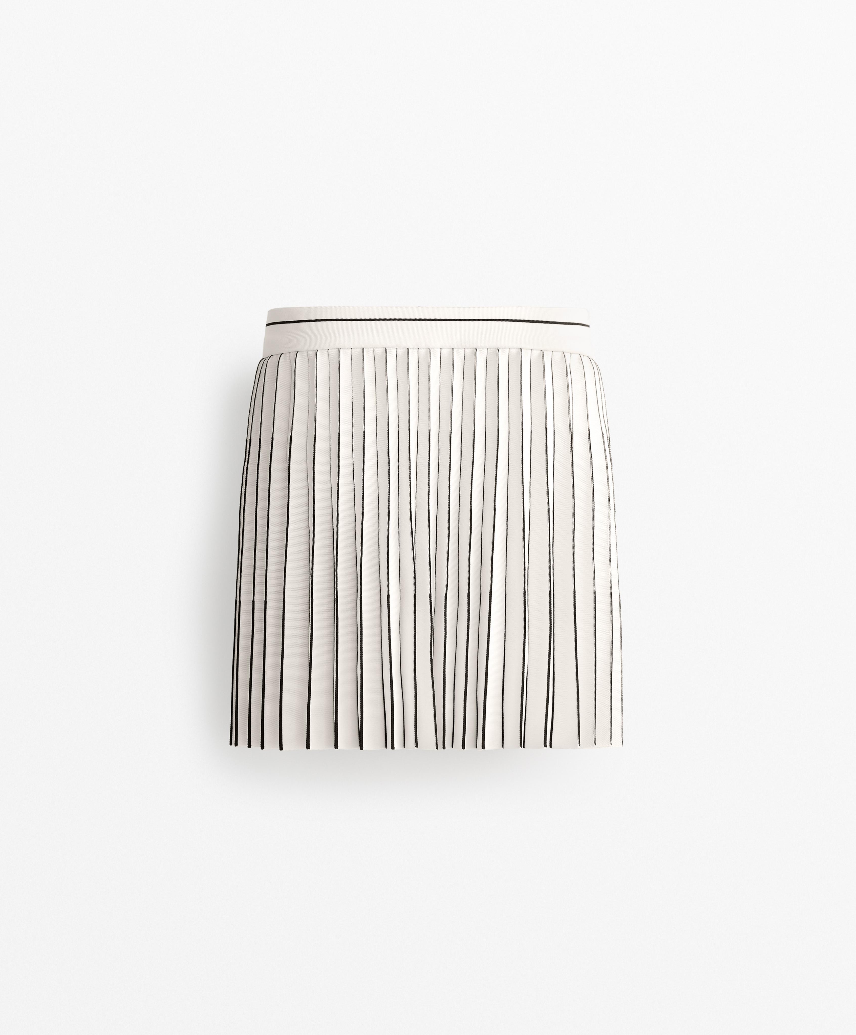 SEAMLESS PLEATED SKIRT