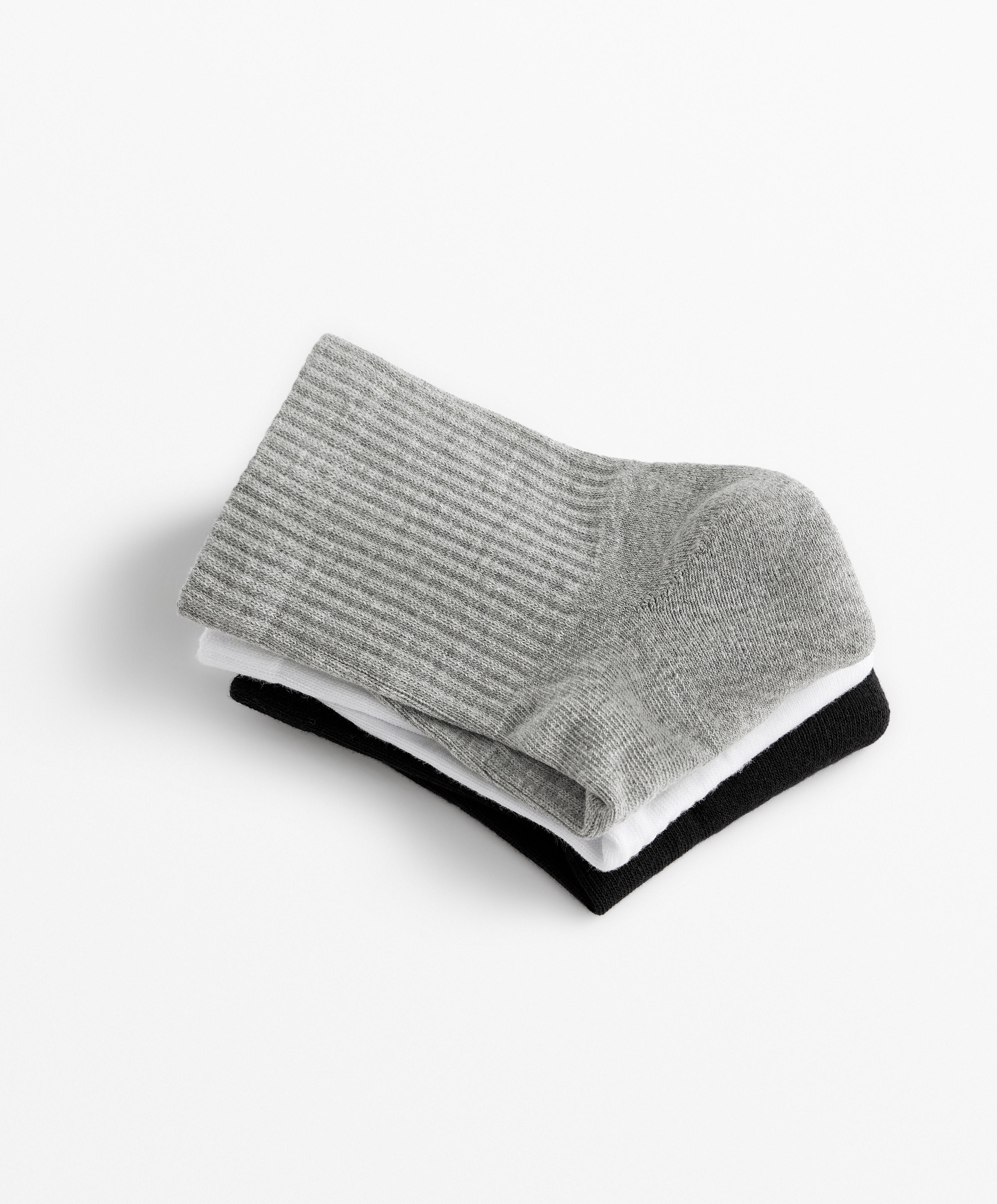 3 PAIRS OF QUARTER LENGTH SPORTS COTTON BLEND SOCKS