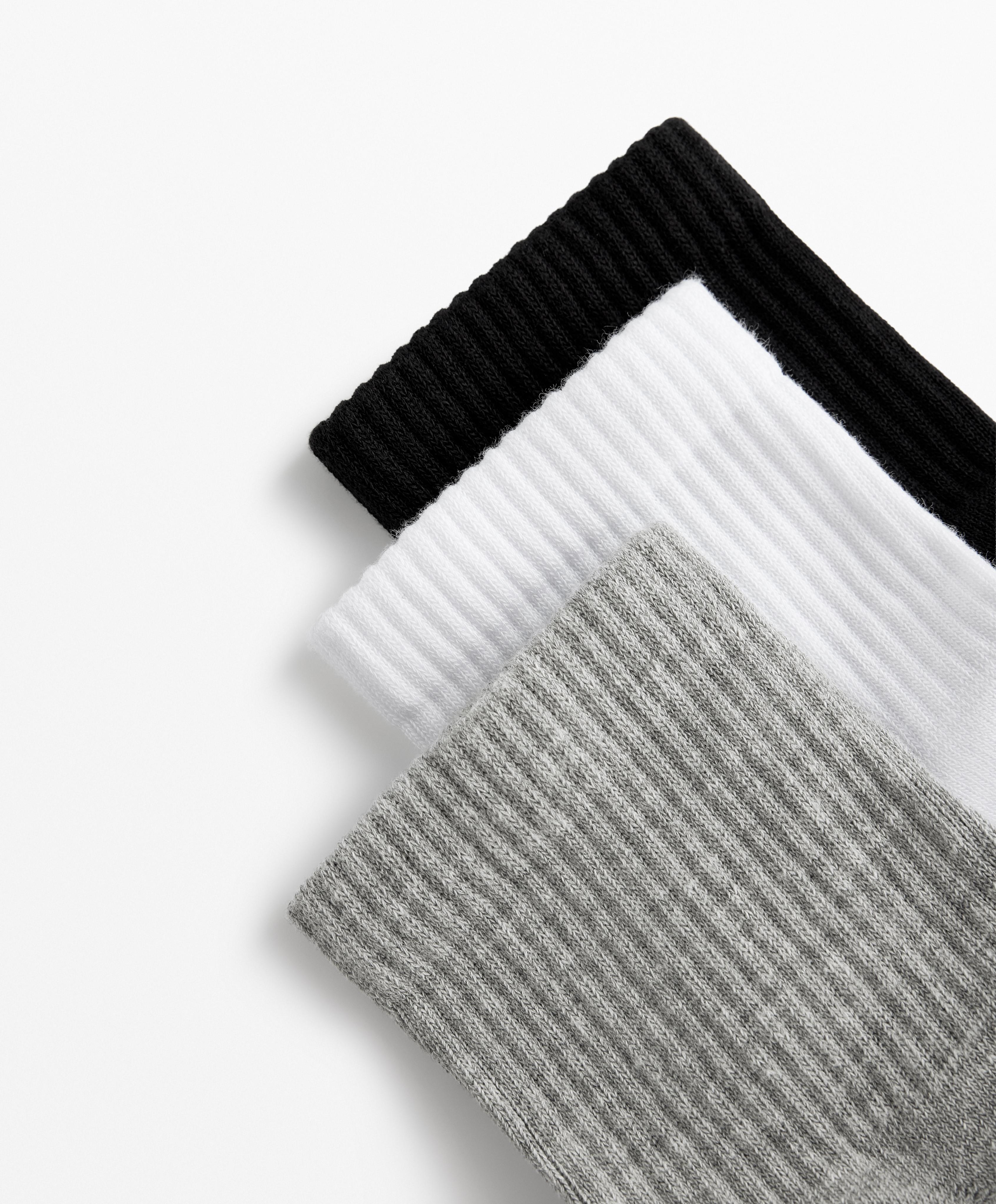 3 PAIRS OF QUARTER LENGTH SPORTS COTTON BLEND SOCKS