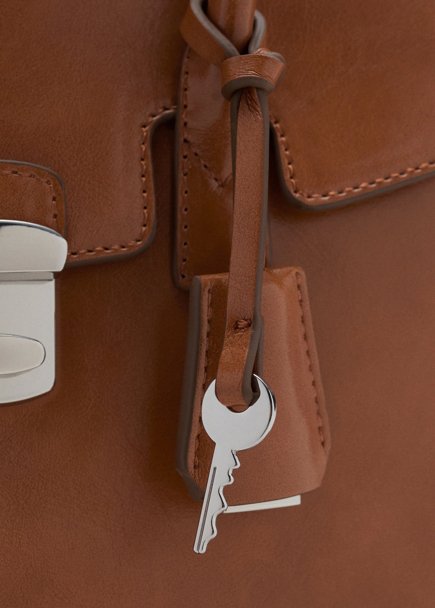 Small City Handbag With Flap Cognac