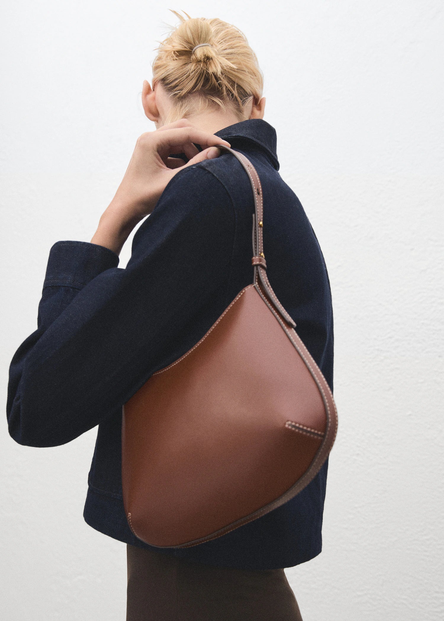 Oval Shoulder Bag Leather