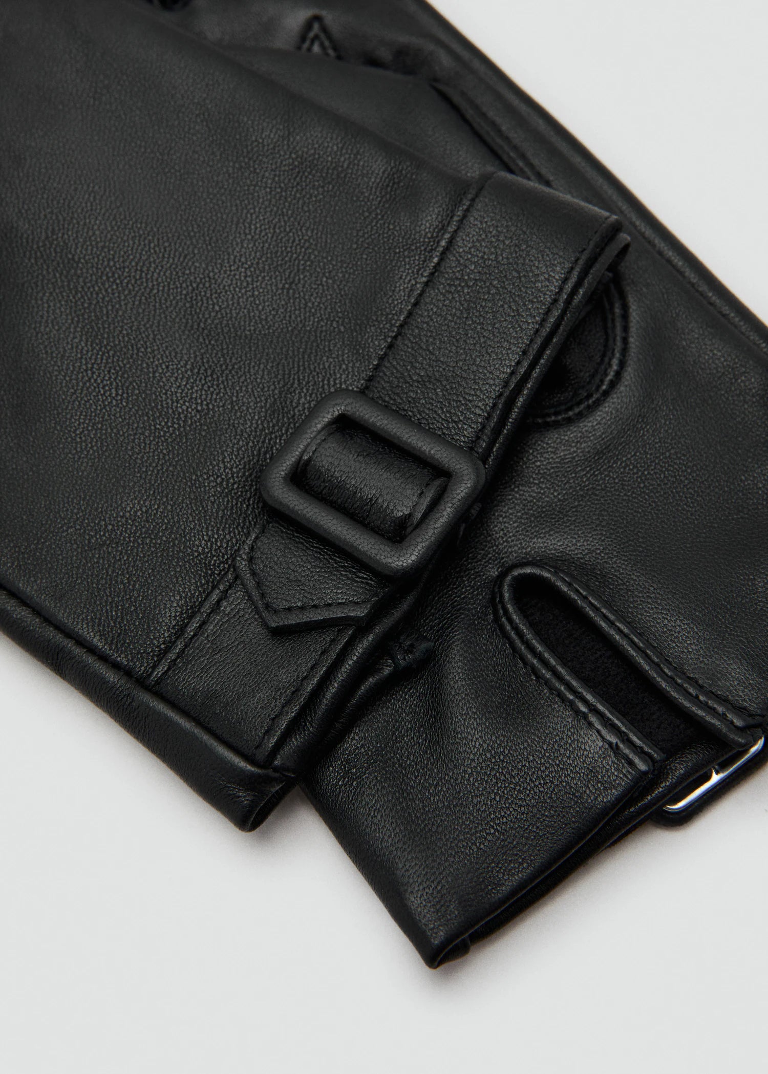 Leather Gloves With Buckle Black