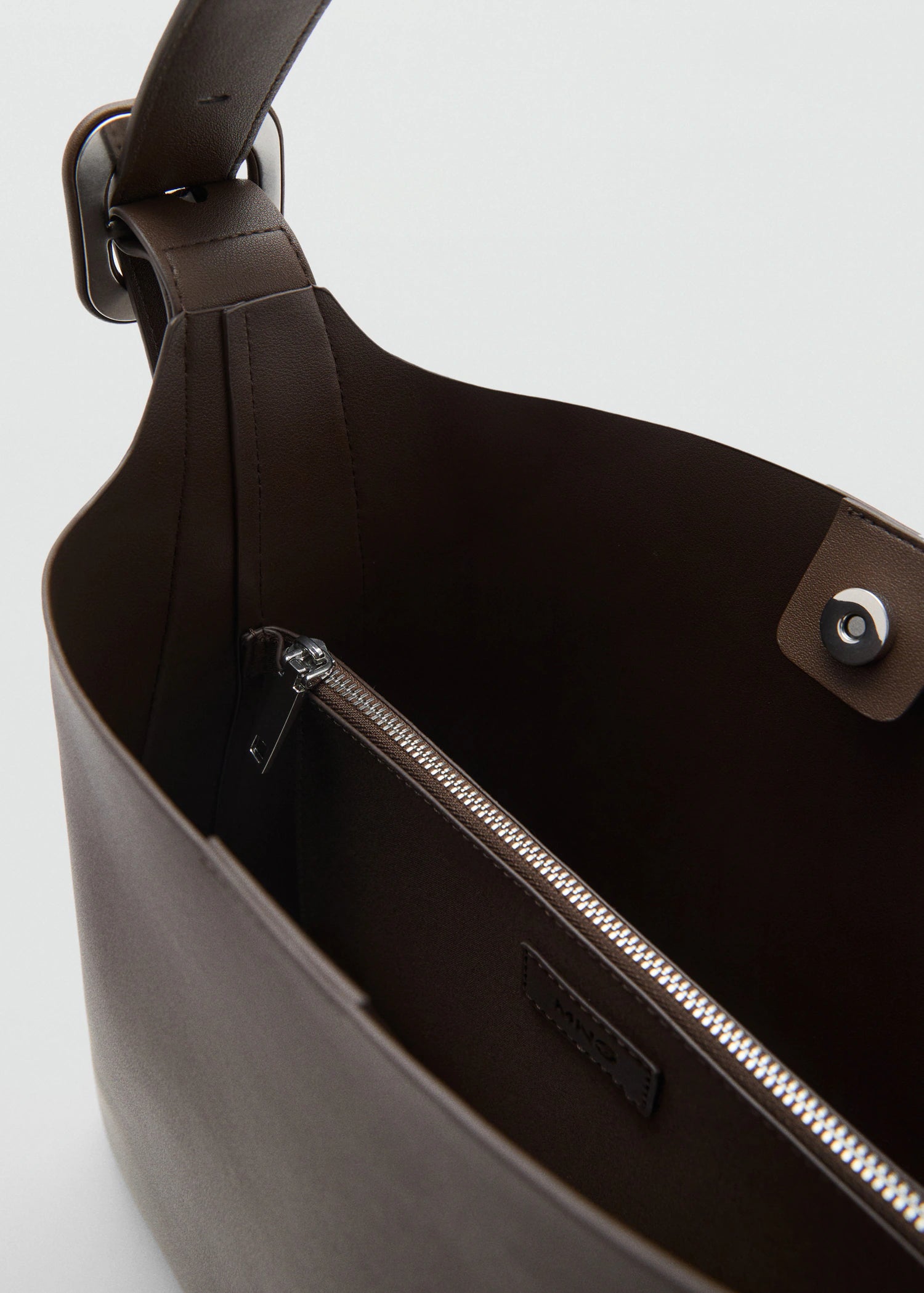 Bucket Bag With Buckle Chocolate