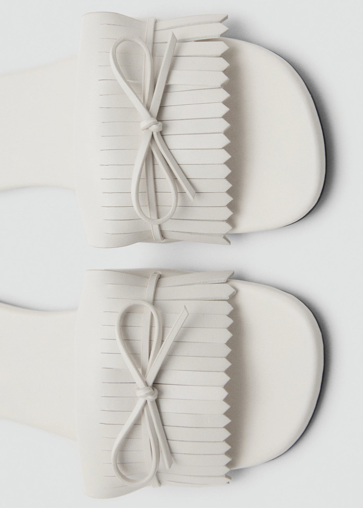 Fringed Sandals With Bow Detail