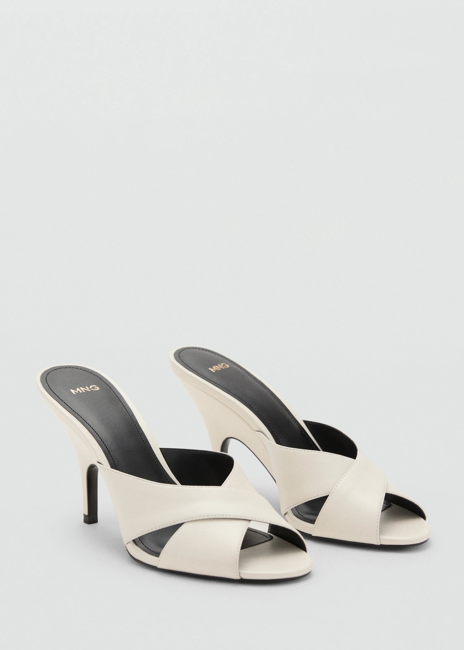Leather Heeled Sandal With Crossed Straps