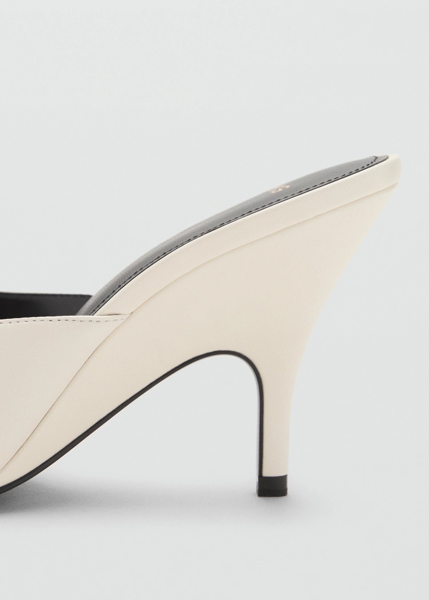 Leather Heeled Sandal With Crossed Straps