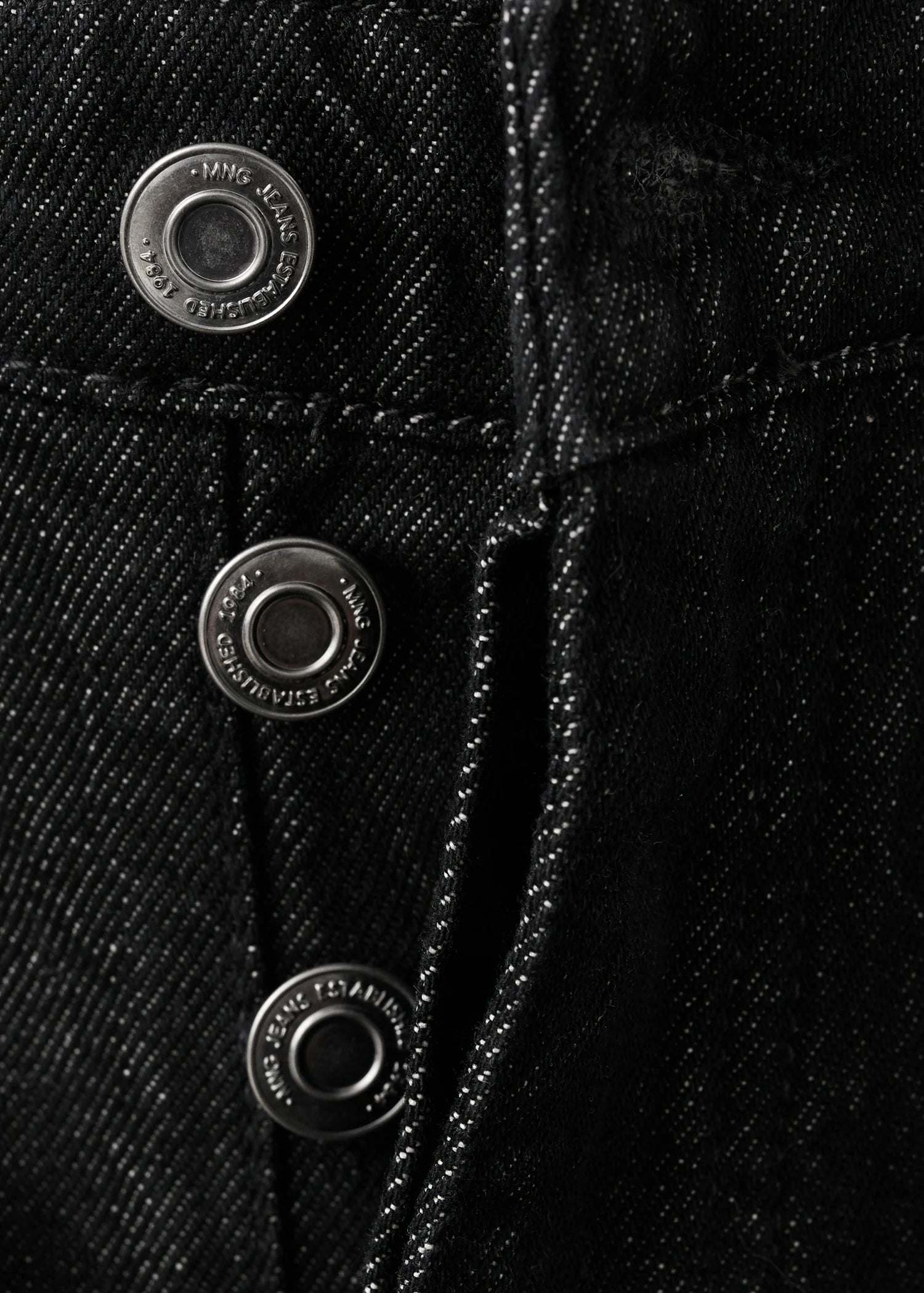 Barrel Jeans With Patches