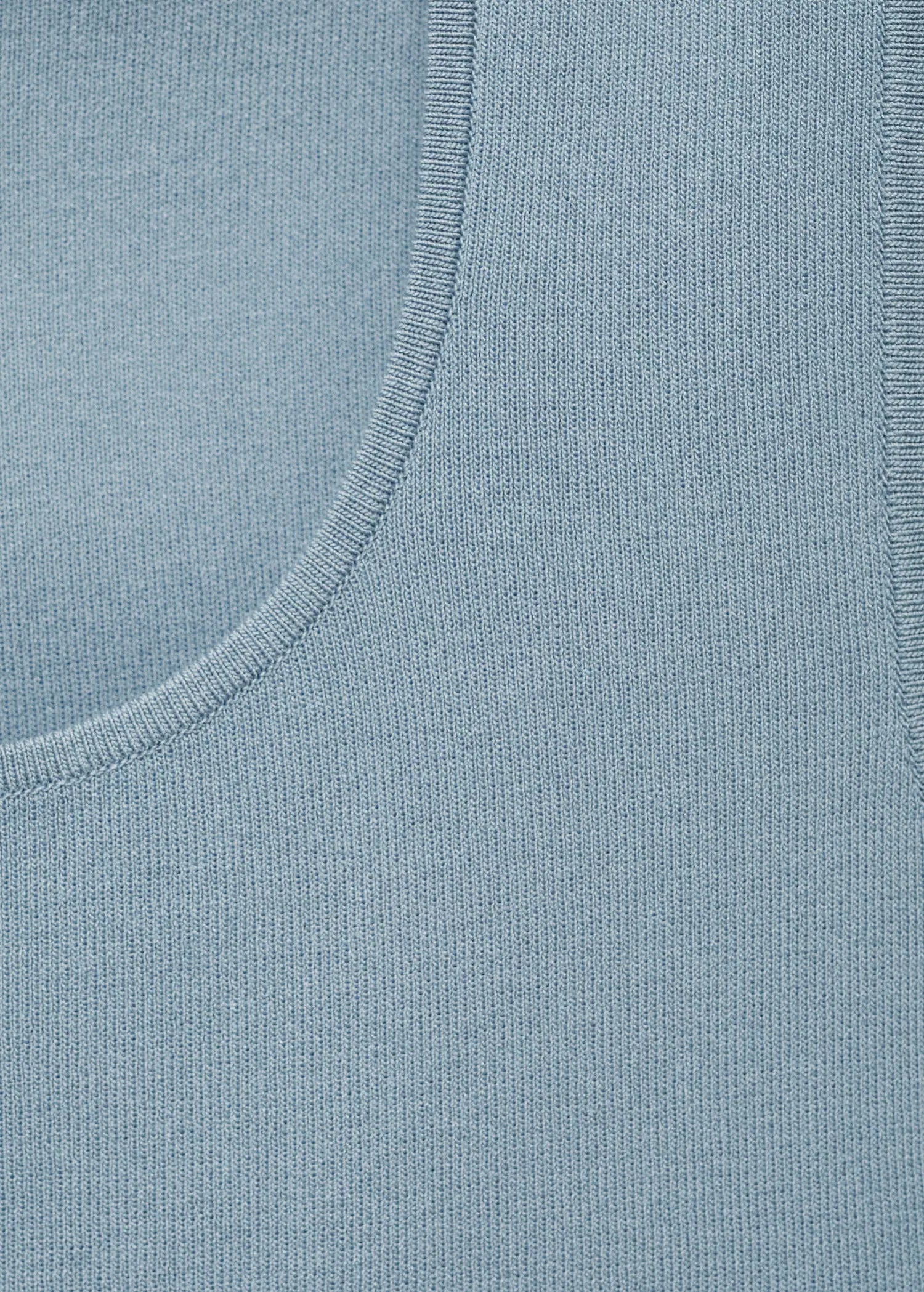 Low Cut Knitted Crop Top