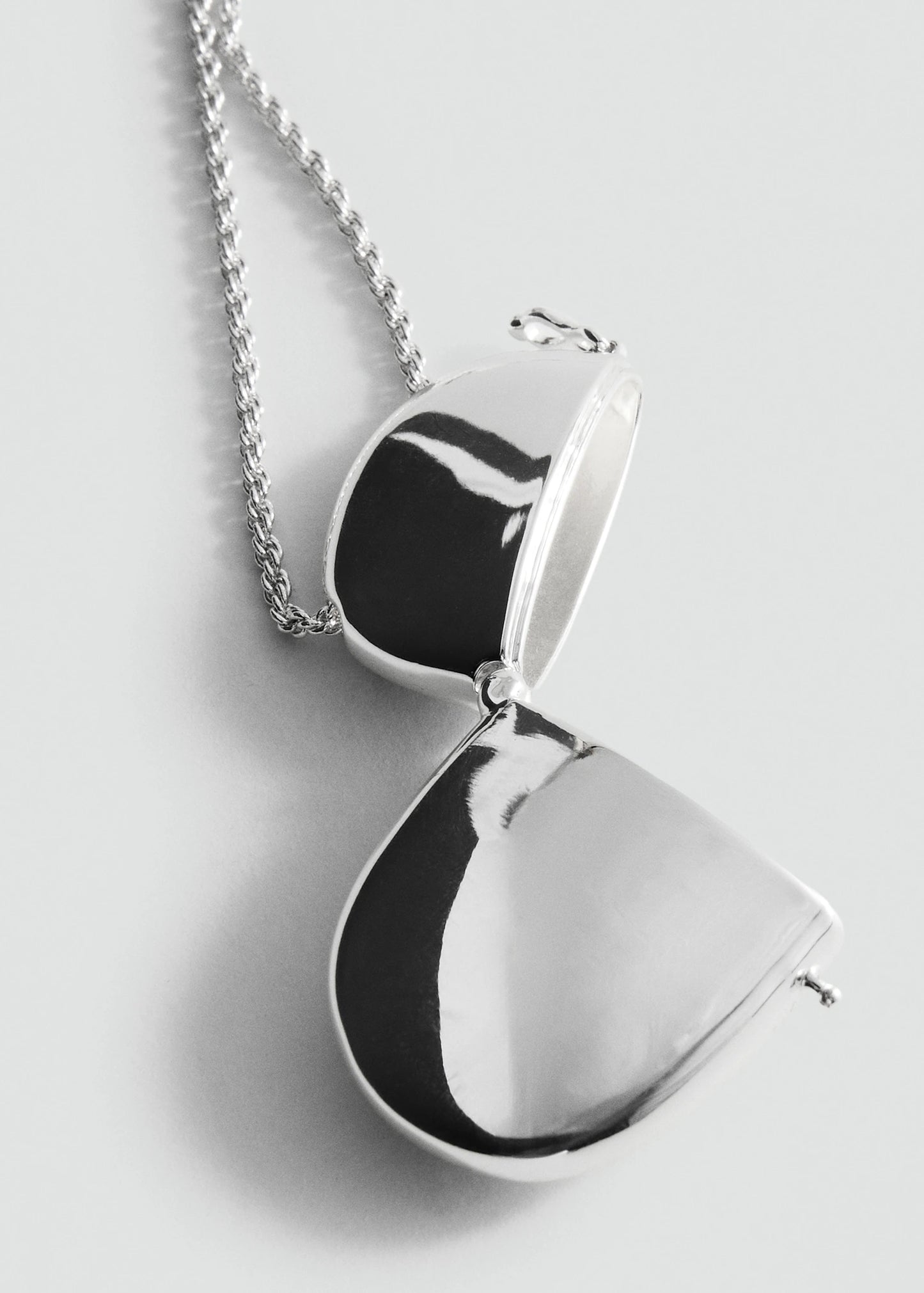 Metal Pendant Necklace