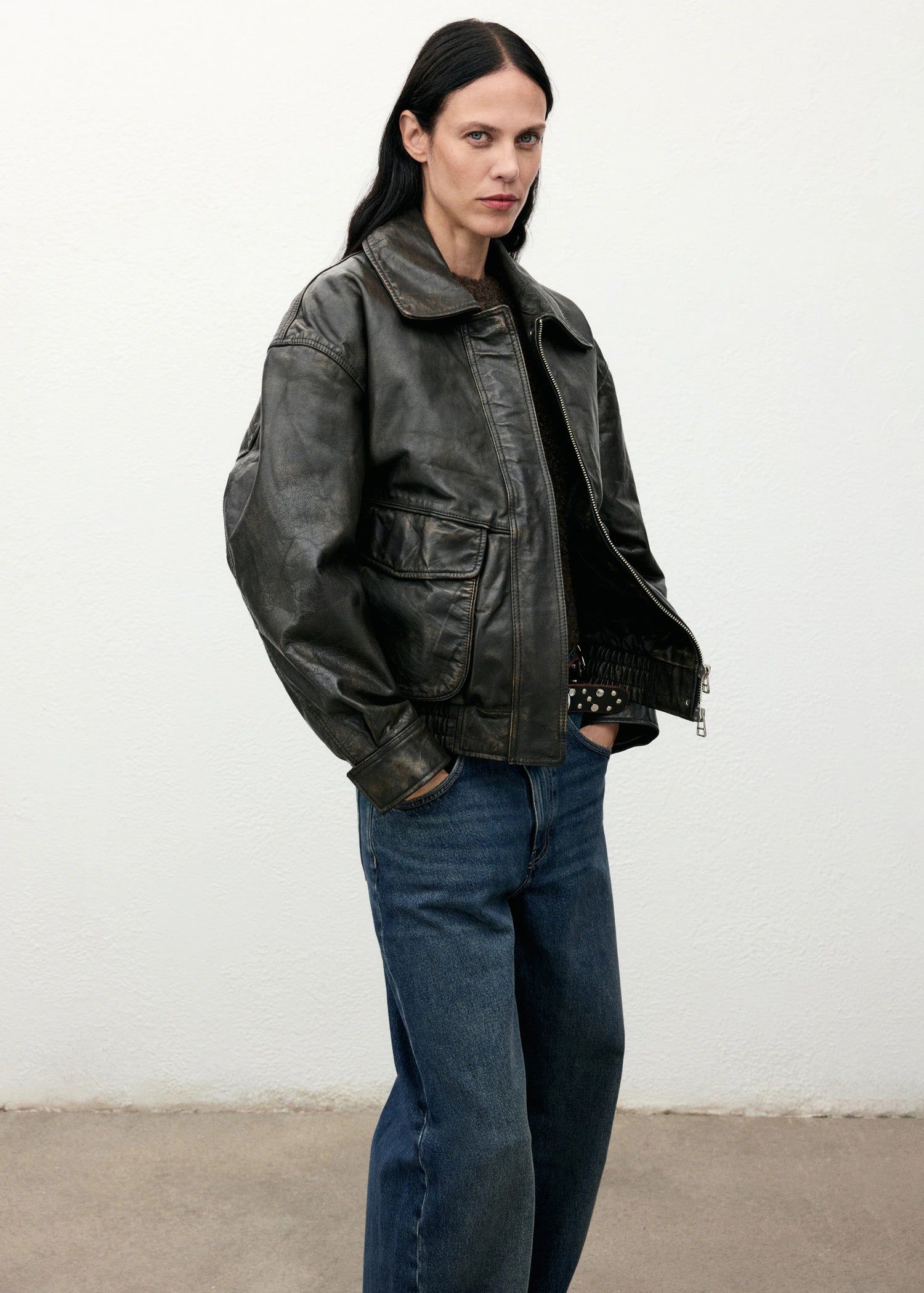 Mid Rise Barrel Jeans