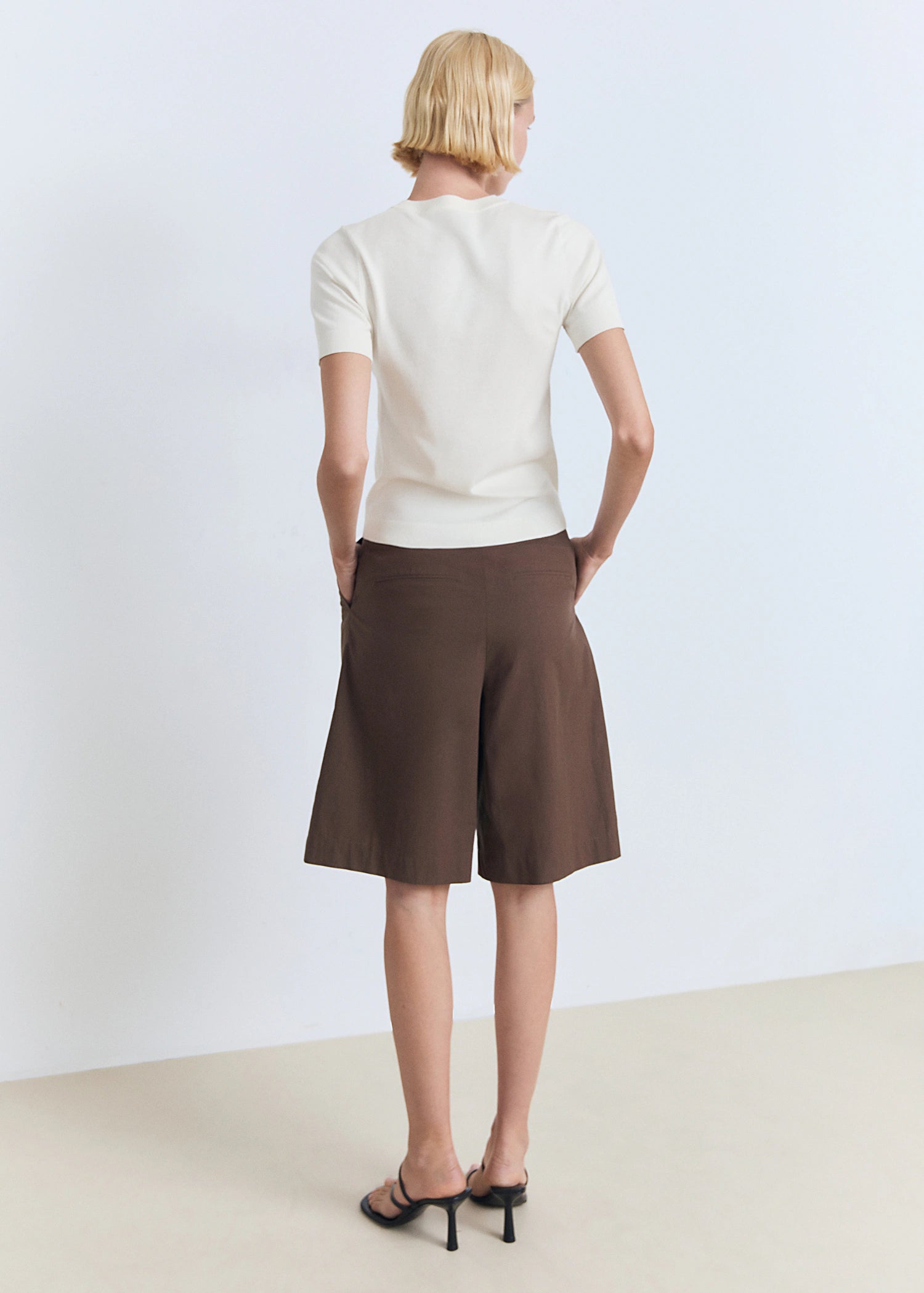 Short Sleeved Fine Knit Sweater