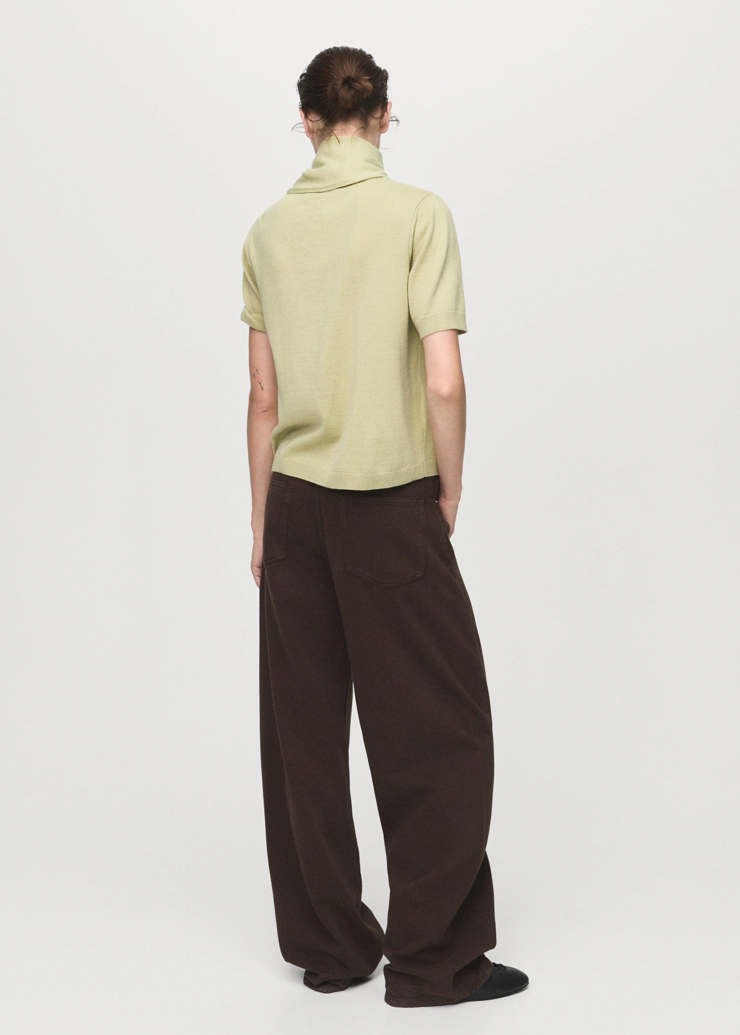 Short Sleeved Sweater With Scarf