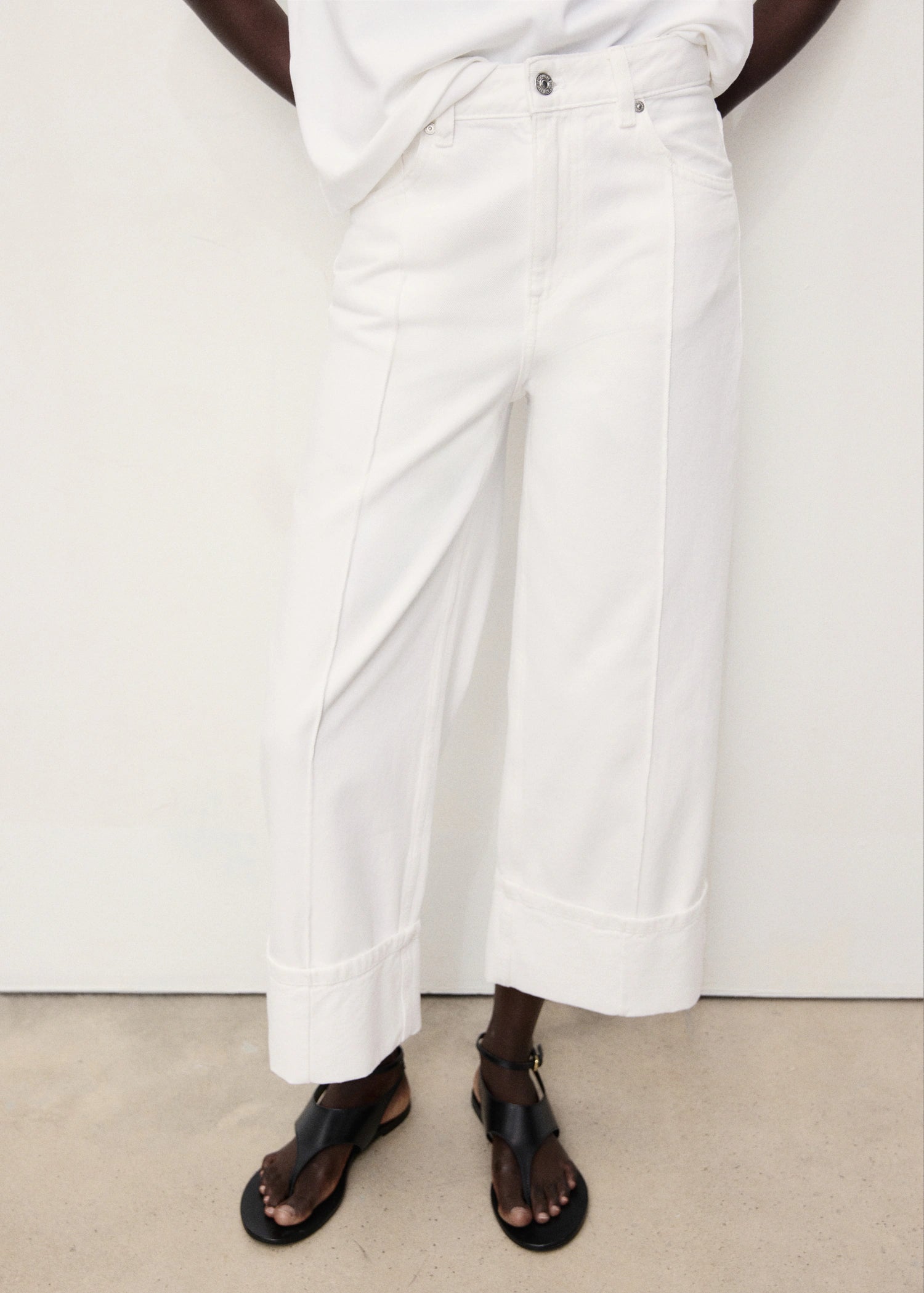 Wide Leg Cropped Jeans With Turned Up Hem