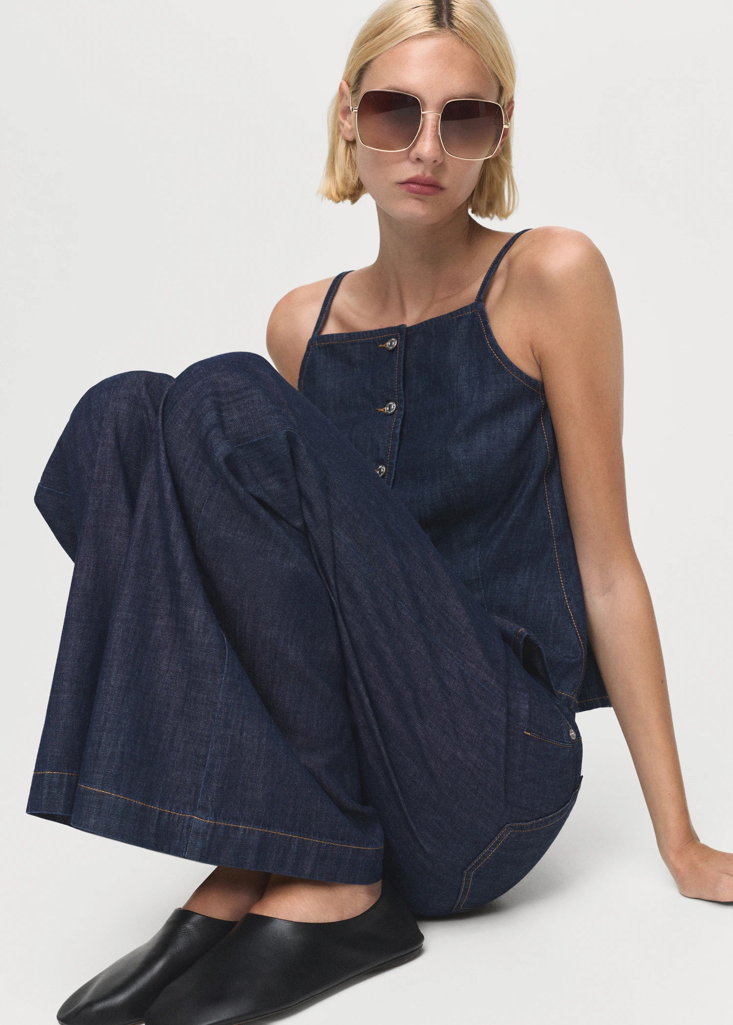 Wide Leg Mid Rise Jeans