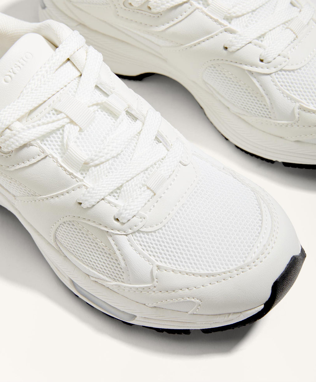 RUNNING STYLE SHOE