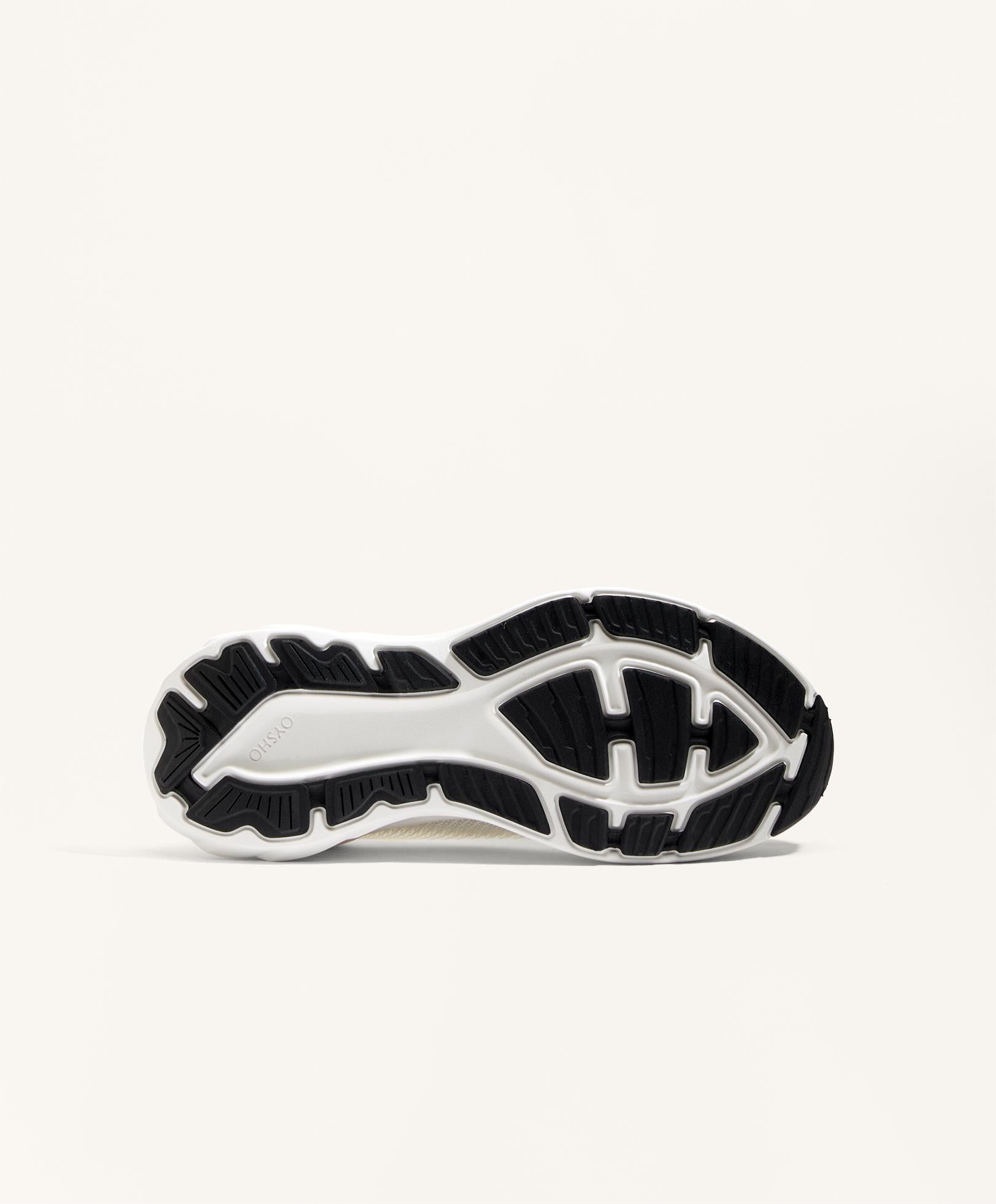 ENTRY LEVEL LACELESS RUNNING SHOE