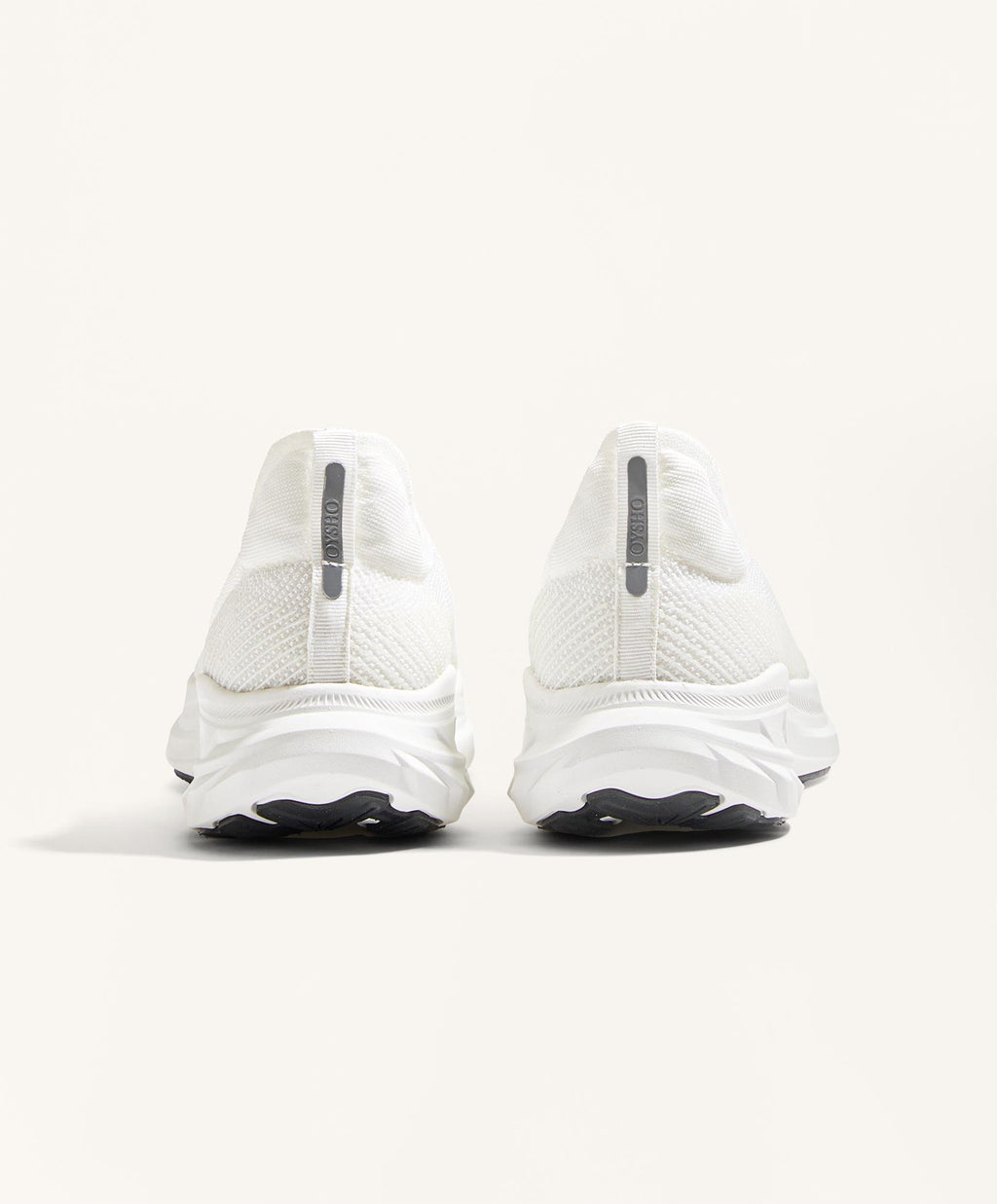 ENTRY LEVEL LACELESS RUNNING SHOE