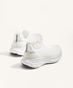 ENTRY LEVEL LACELESS RUNNING SHOE