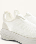 ENTRY LEVEL LACELESS RUNNING SHOE