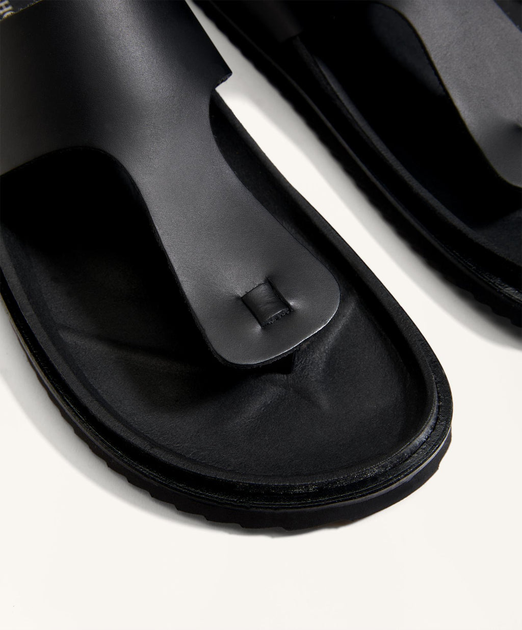 T CUT LEATHER SANDALS