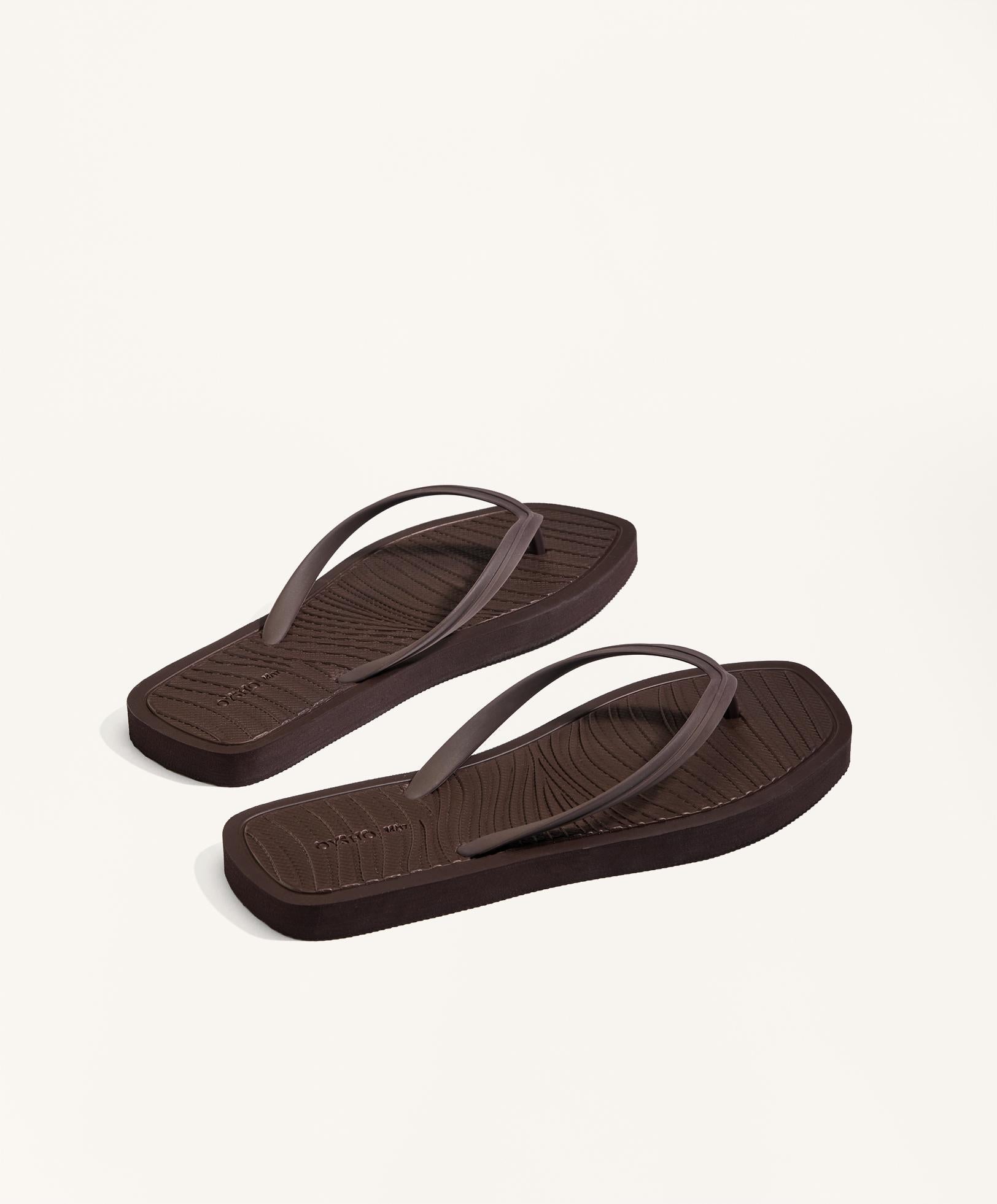 TEXTURED BEACHWEAR SANDALS