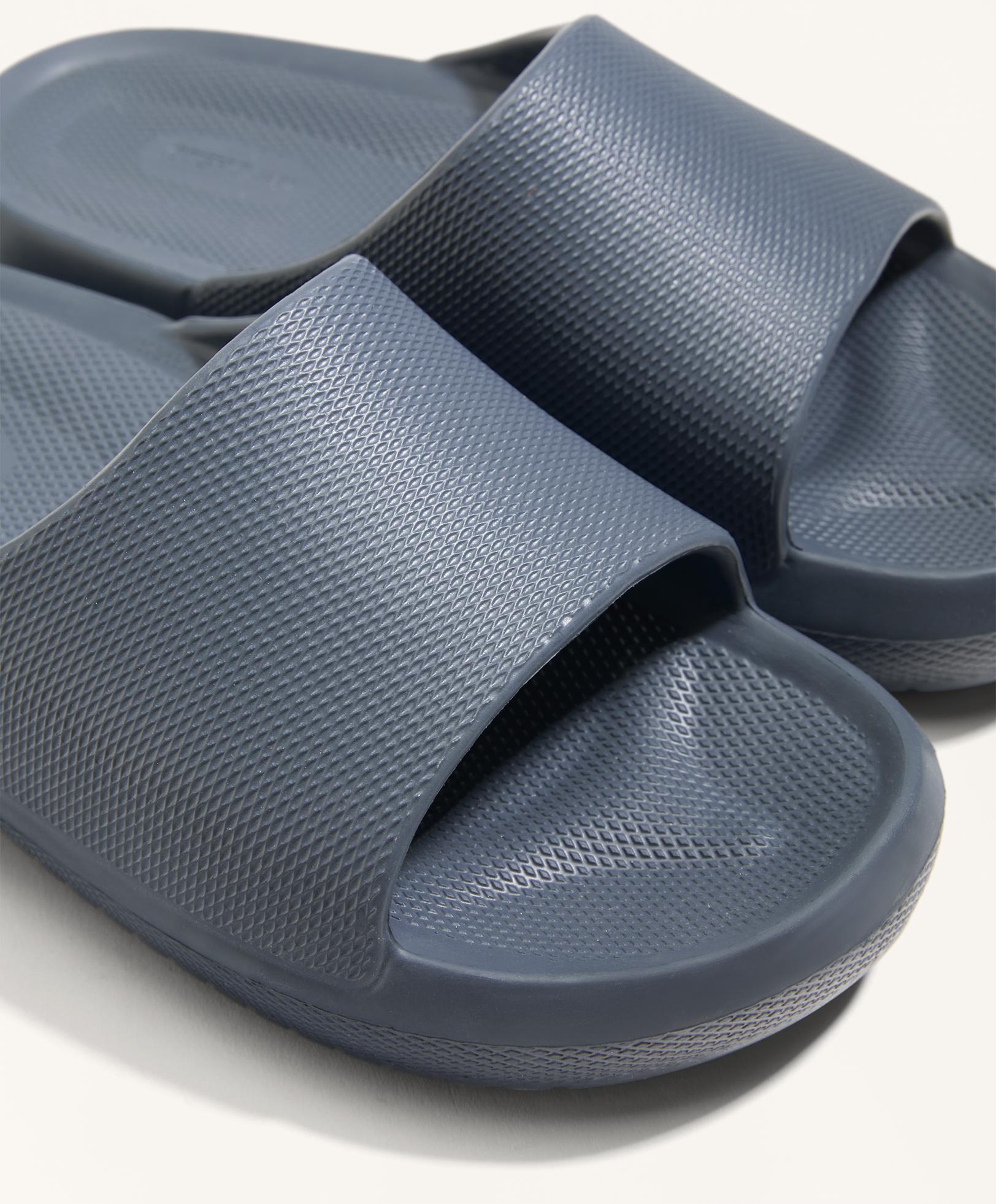 BEACHWEAR SANDALS