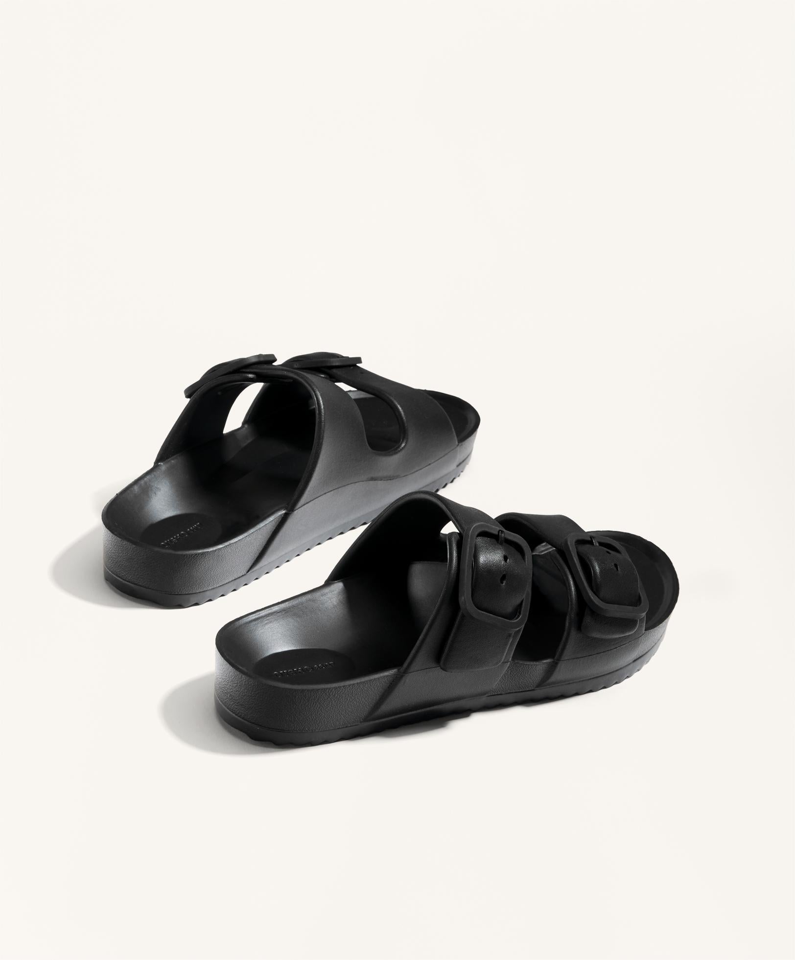 BUCKLE SANDALS