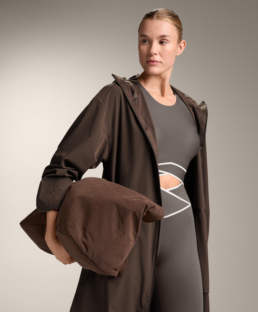 PERFECT ADAPT CROSSOVER STRAP TANK TOP