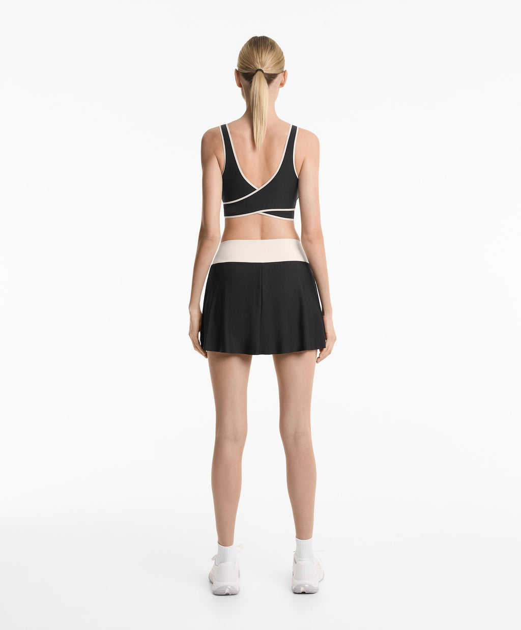 PERFECT ADAPT V WAIST SKIRT