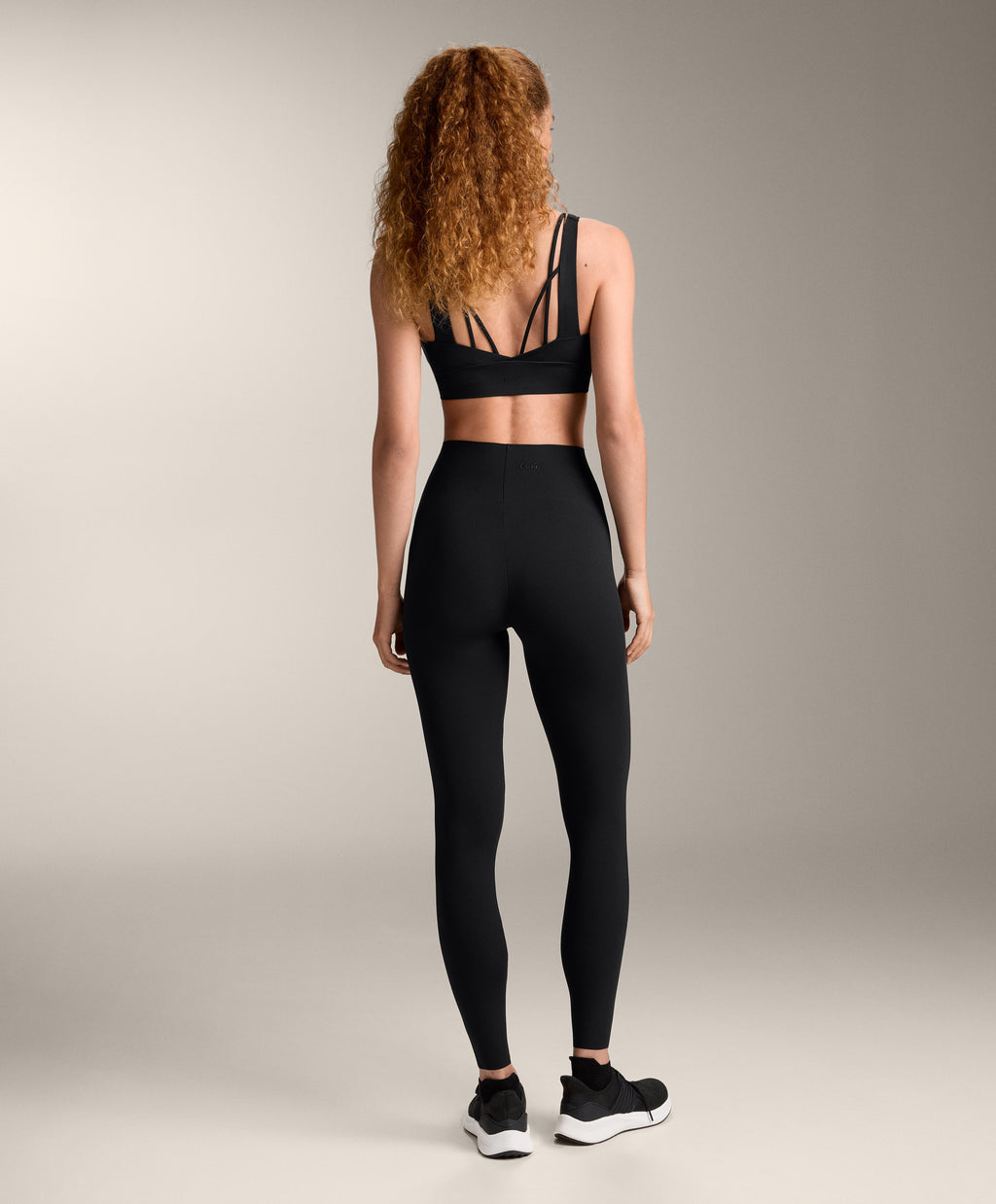 HIGH RISE ANKLE LENGTH LIGHT TOUCH V CUT LEGGINGS 65 CM