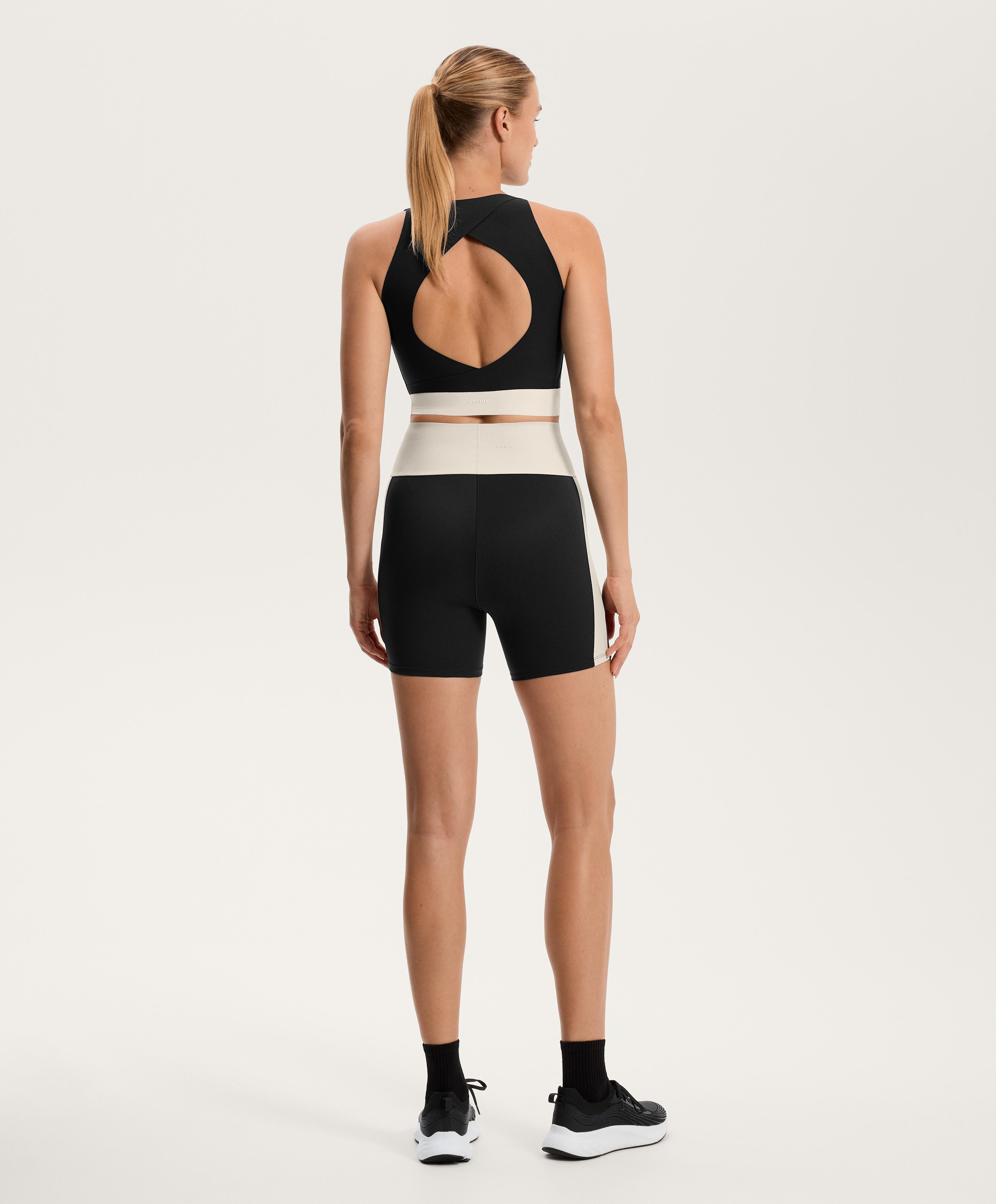 PERFECT ADAPT HIGH RISE V WAIST 10CM HOT PANT LEGGINGS