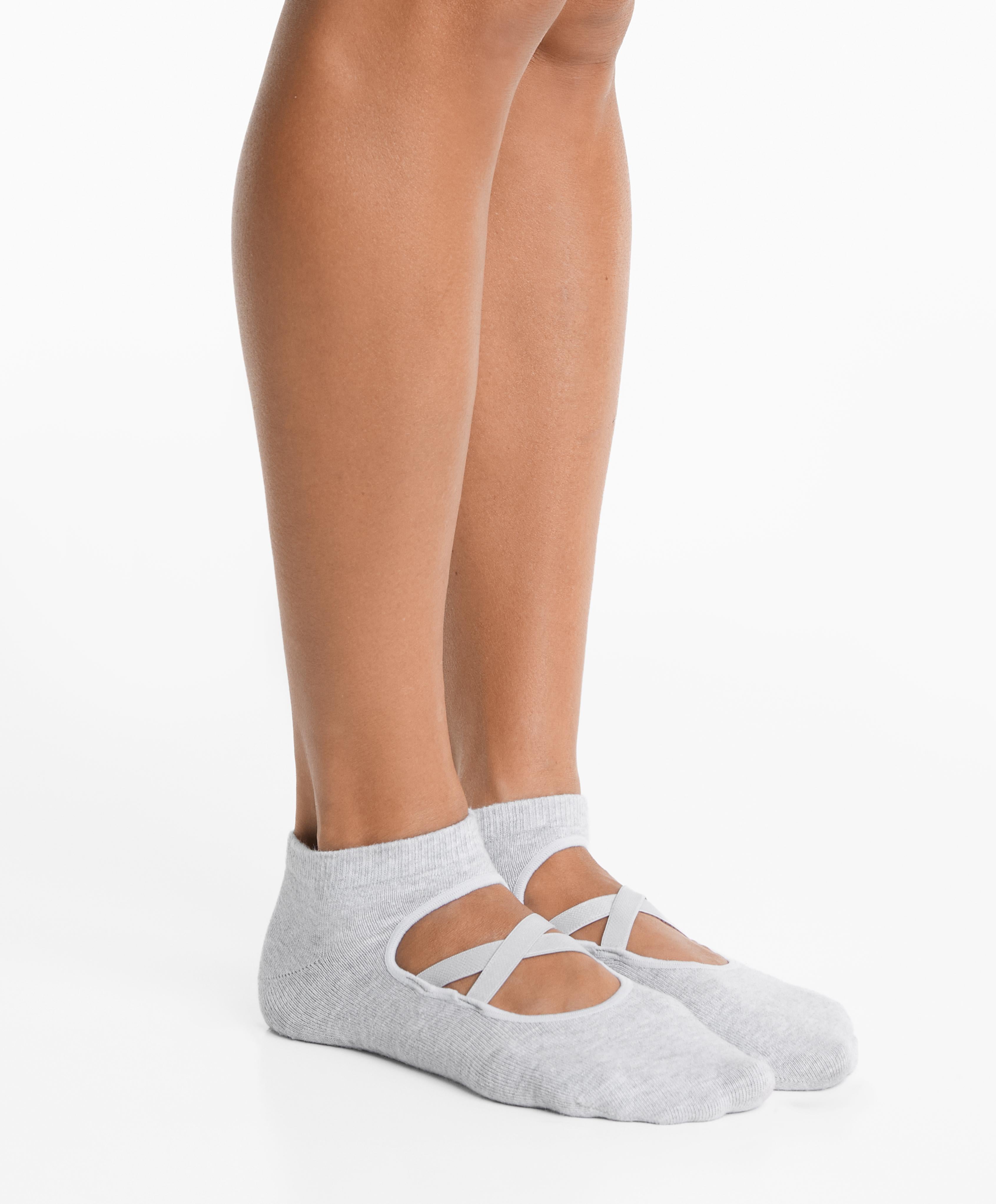 2 PAIRS OF COTTON BLEND YOGA AND PILATES SOCKS WITH CROSSOVER STRAPS