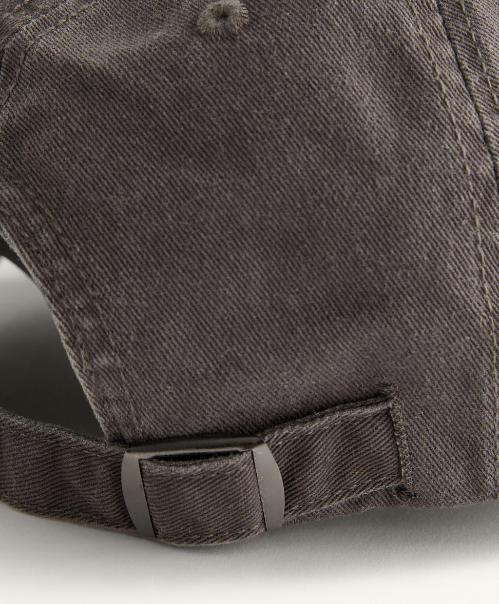 100% COTTON CAP WITH WASHED EFFECT