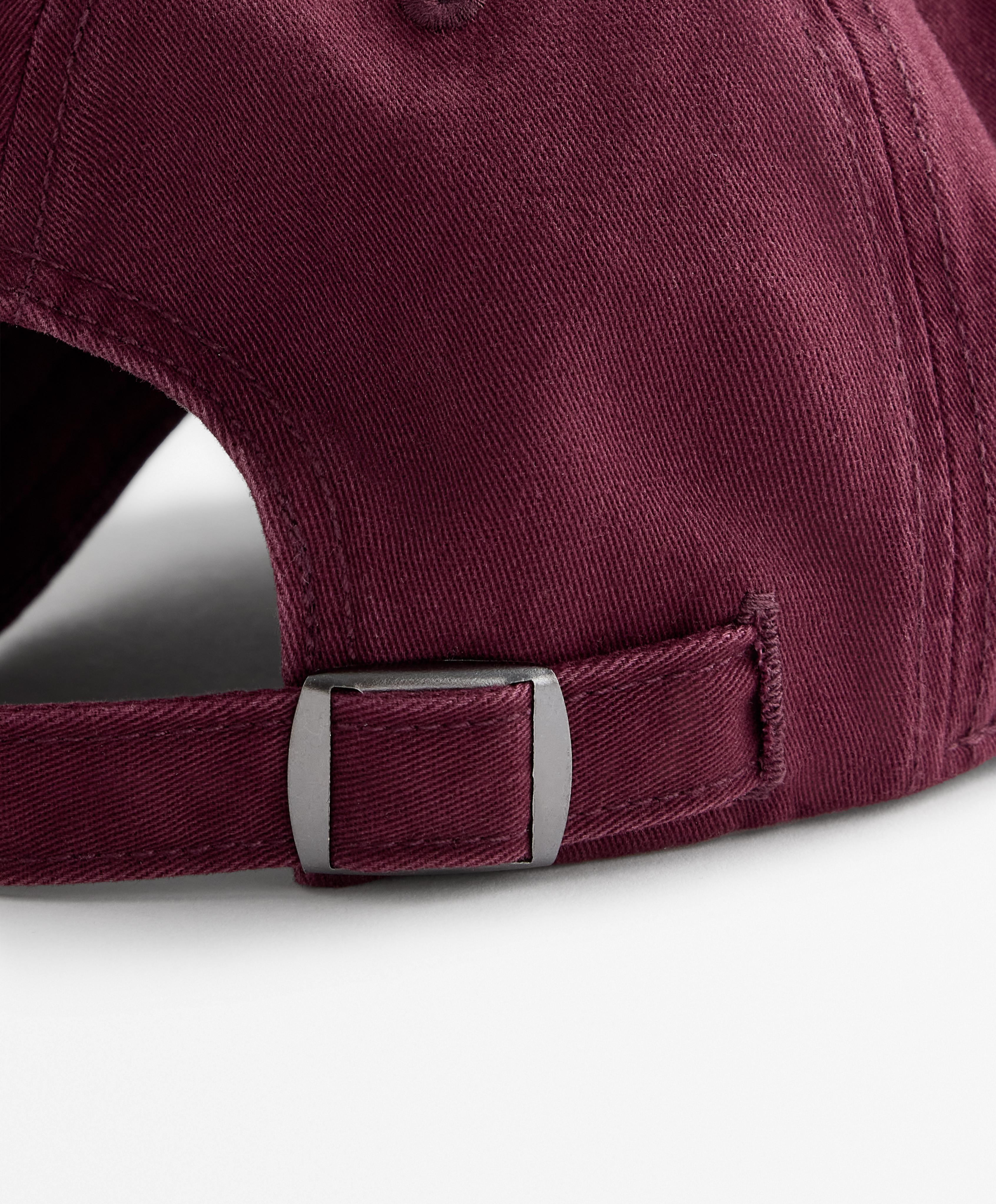 100% COTTON CAP WITH WASHED EFFECT