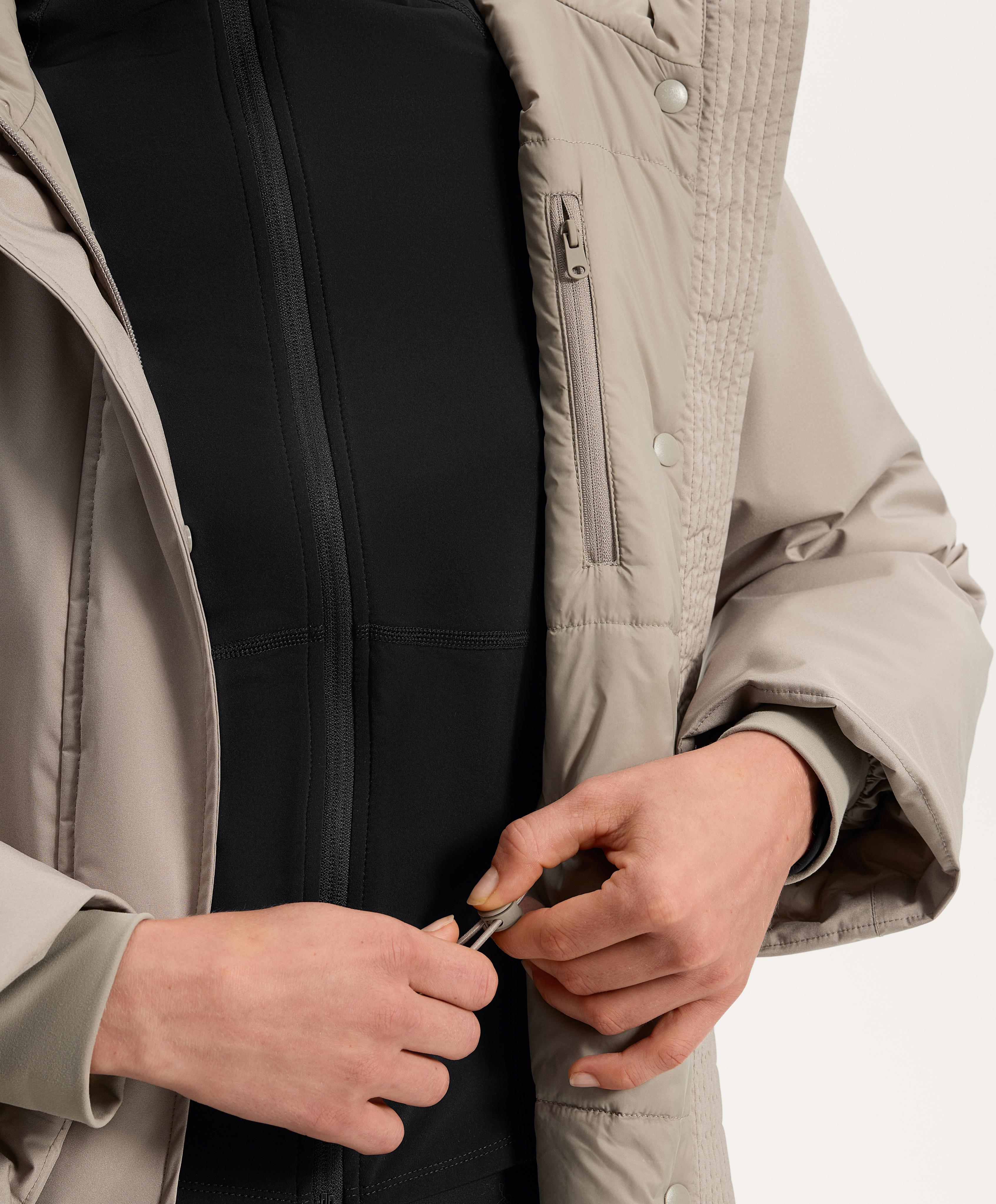 LIGHTWEIGHT 10K THINDOWNTM WATERPROOF PADDED JACKET